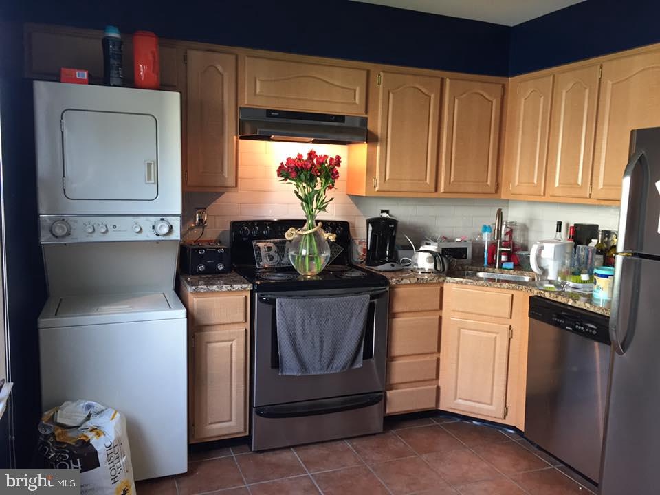 LYON PARK - Residential Lease