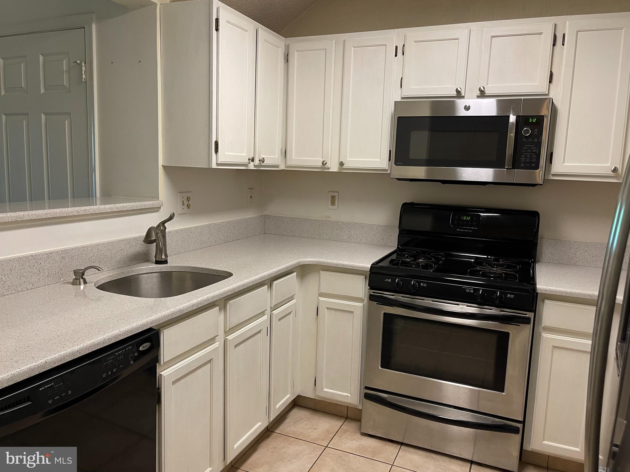 OAK PARK CONDO - Residential Lease