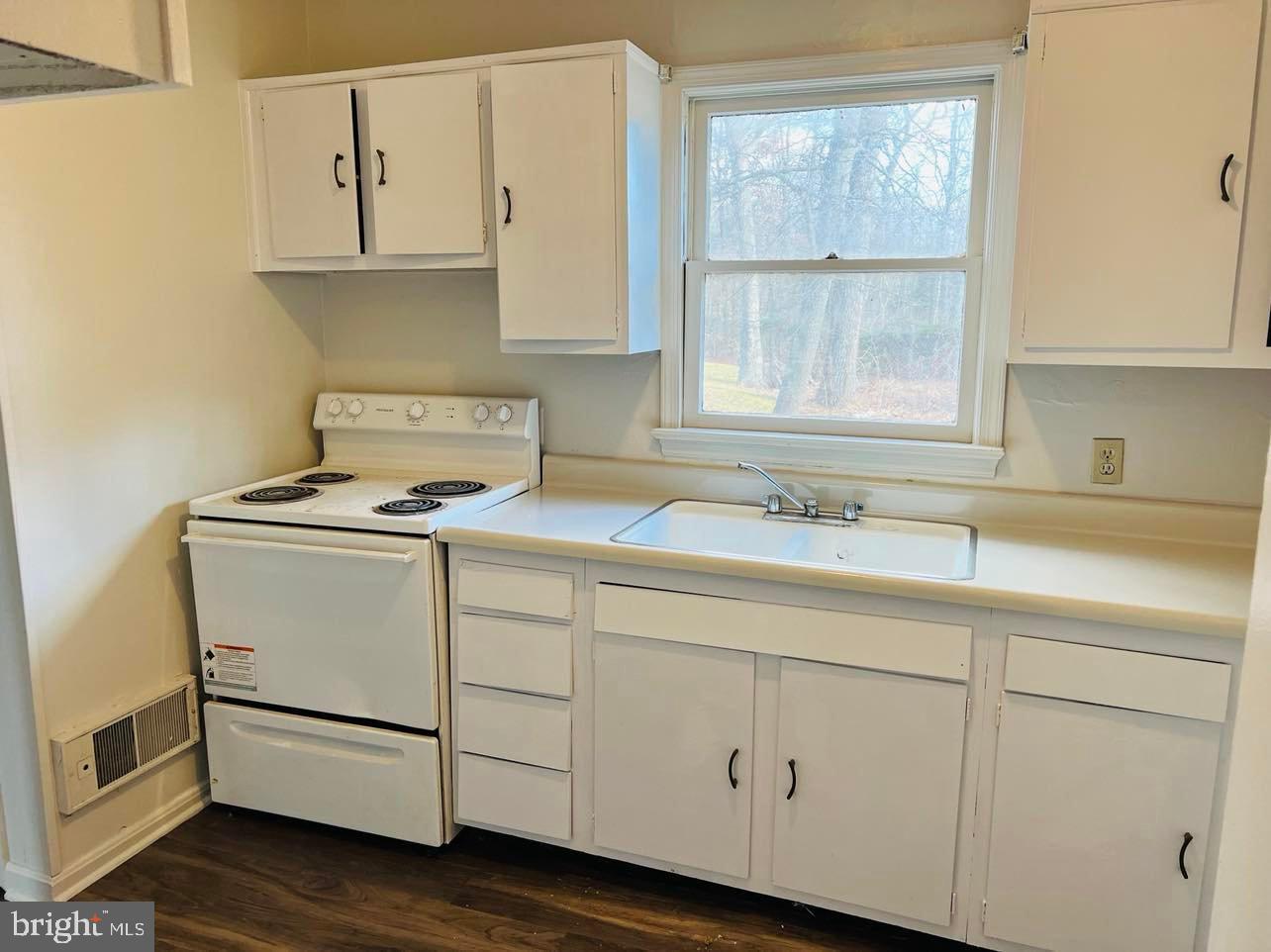 BREEZY KNOLL - Residential