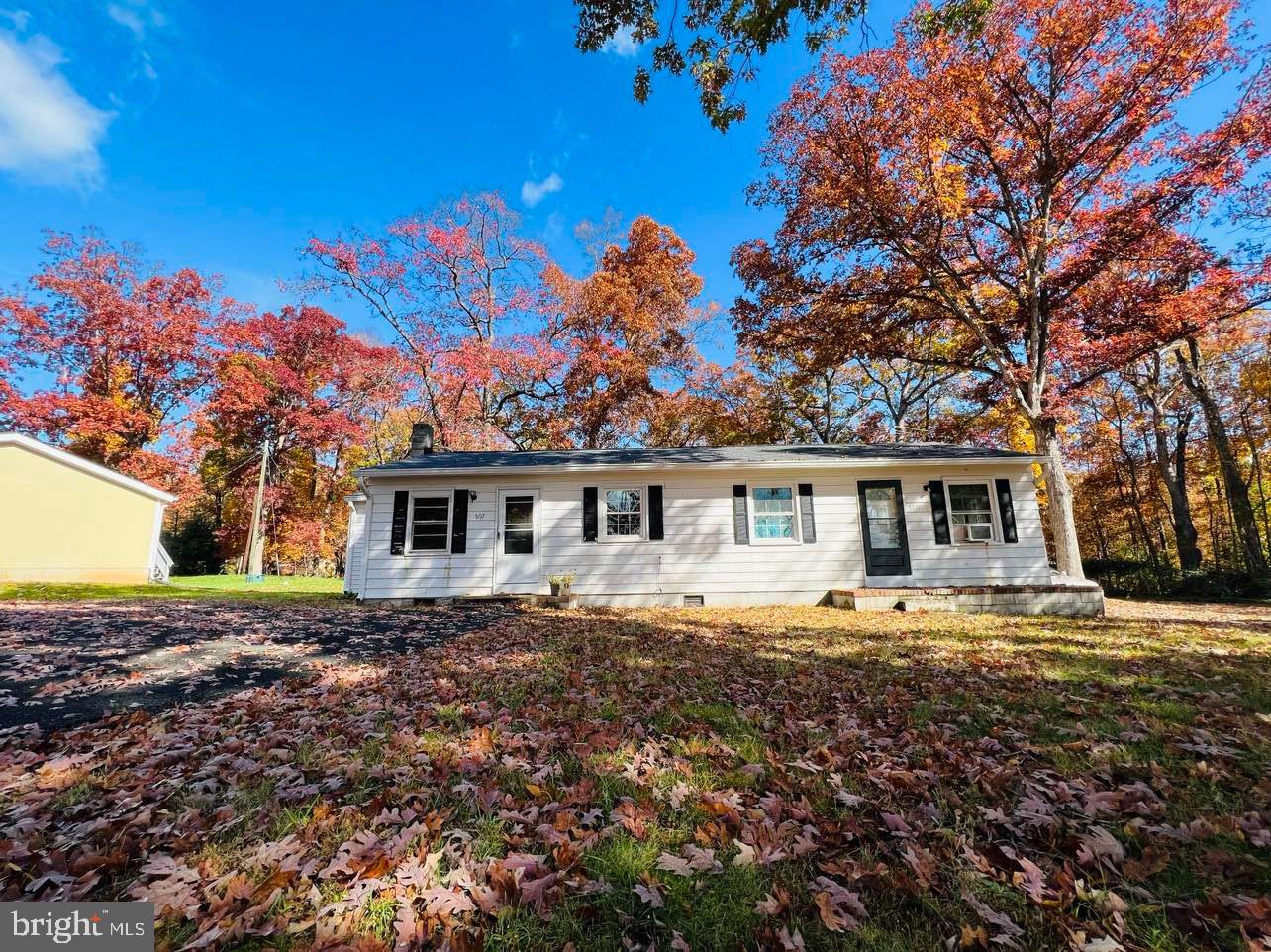 BREEZY KNOLL - Residential