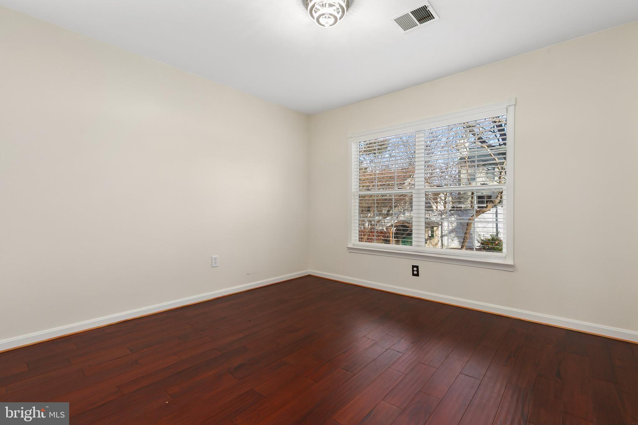 CHAPMAN FARM - Residential