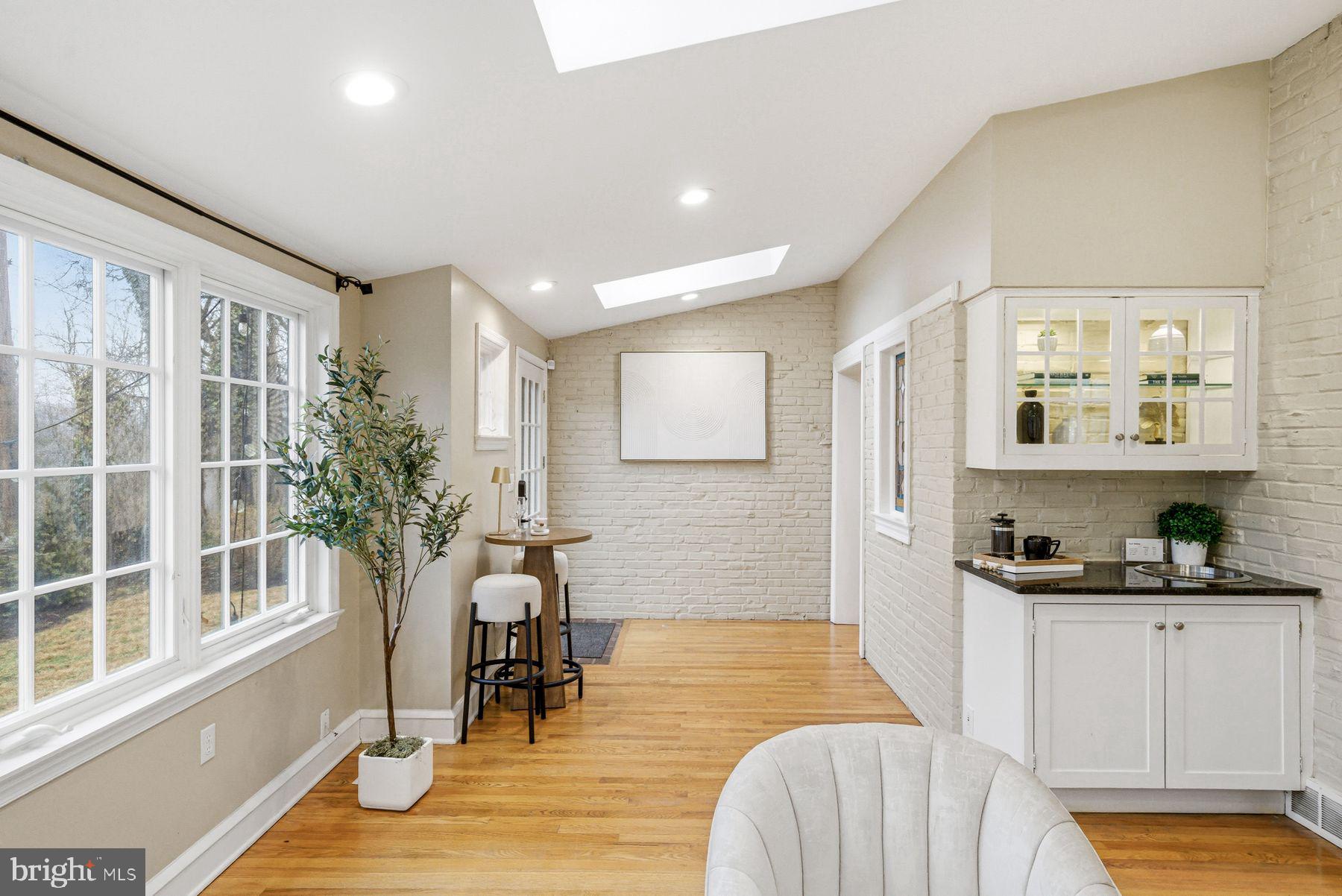 COLLEGE PARK - Residential