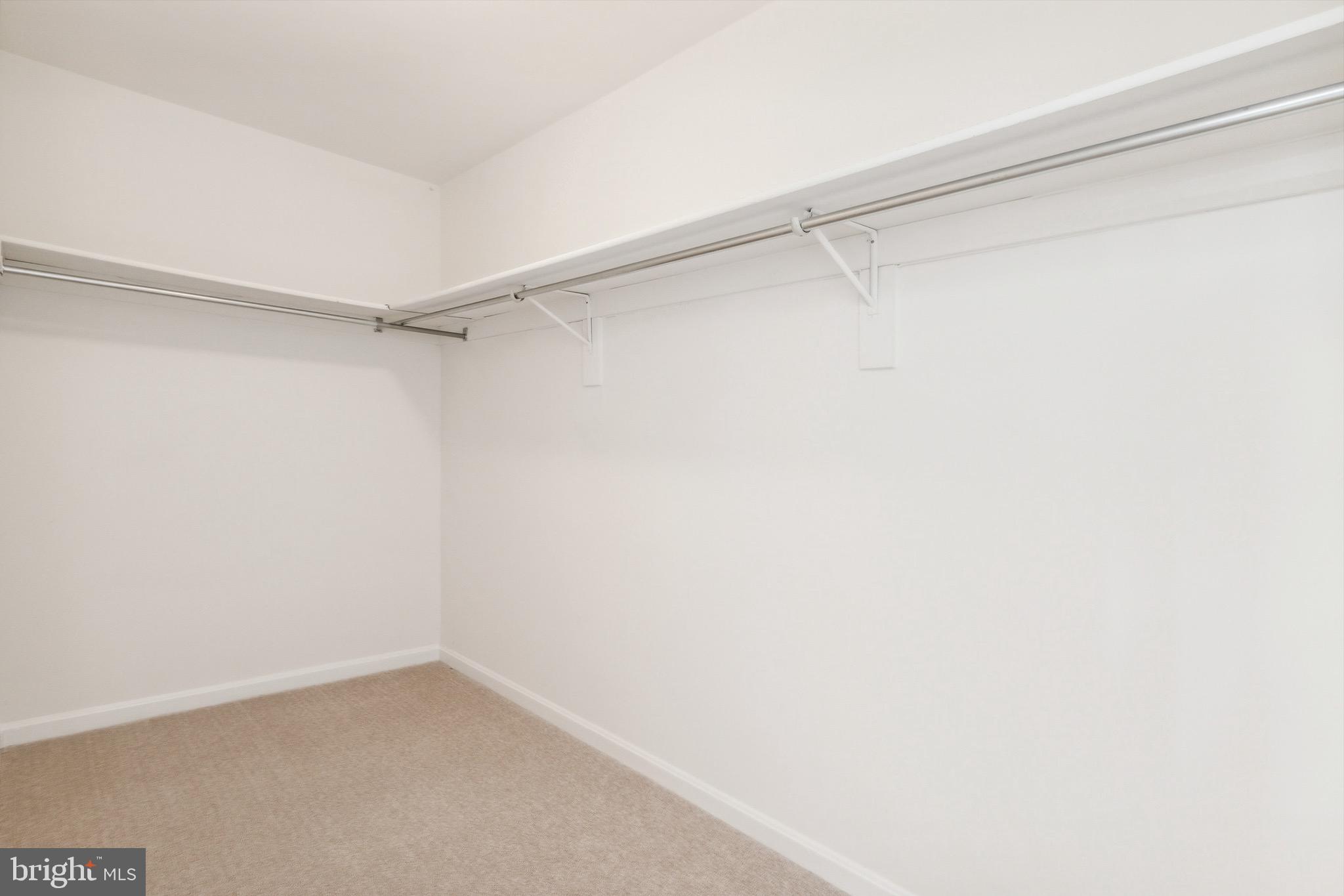 ENGLAND RUN - Residential