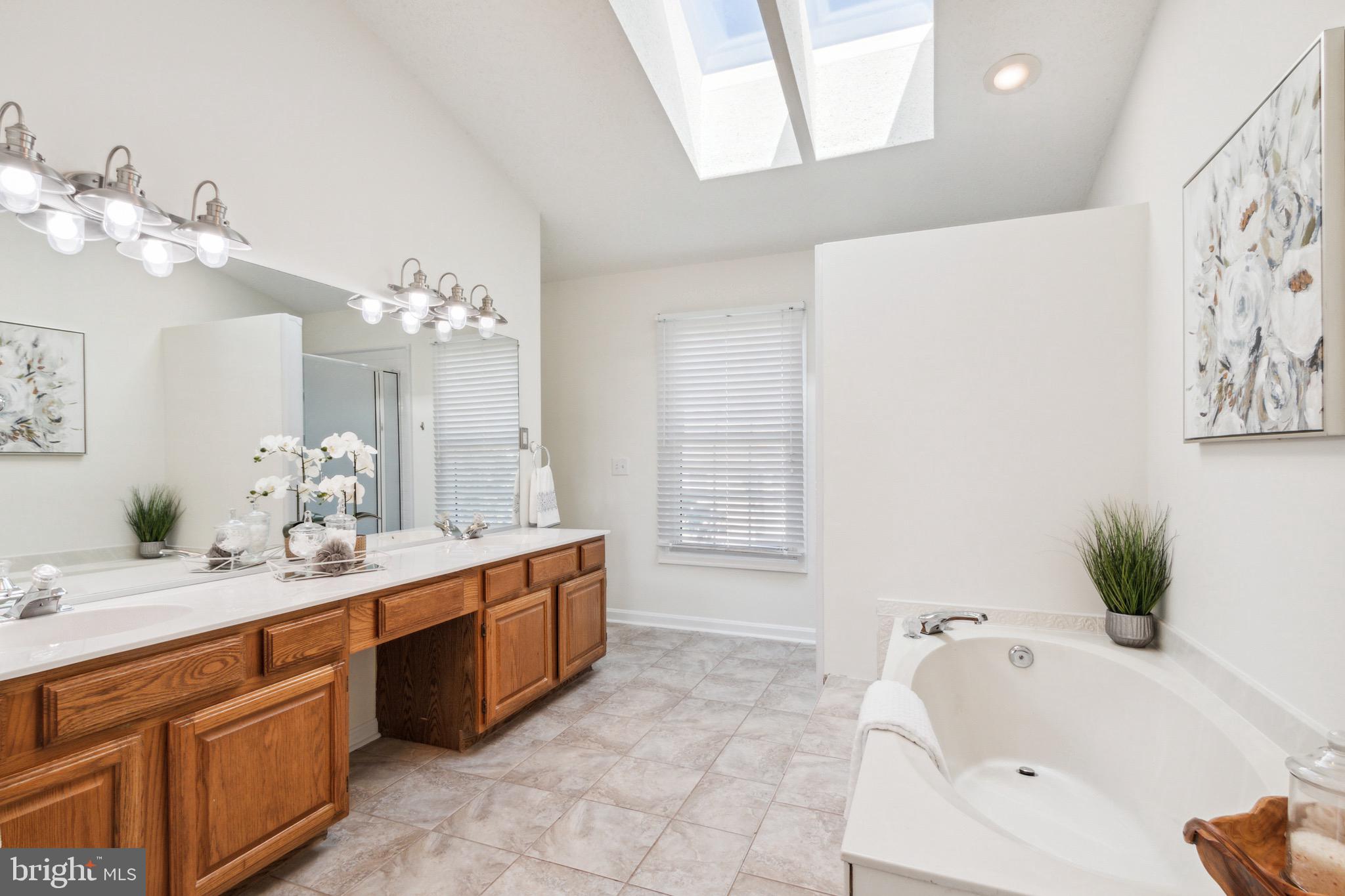 ENGLAND RUN - Residential