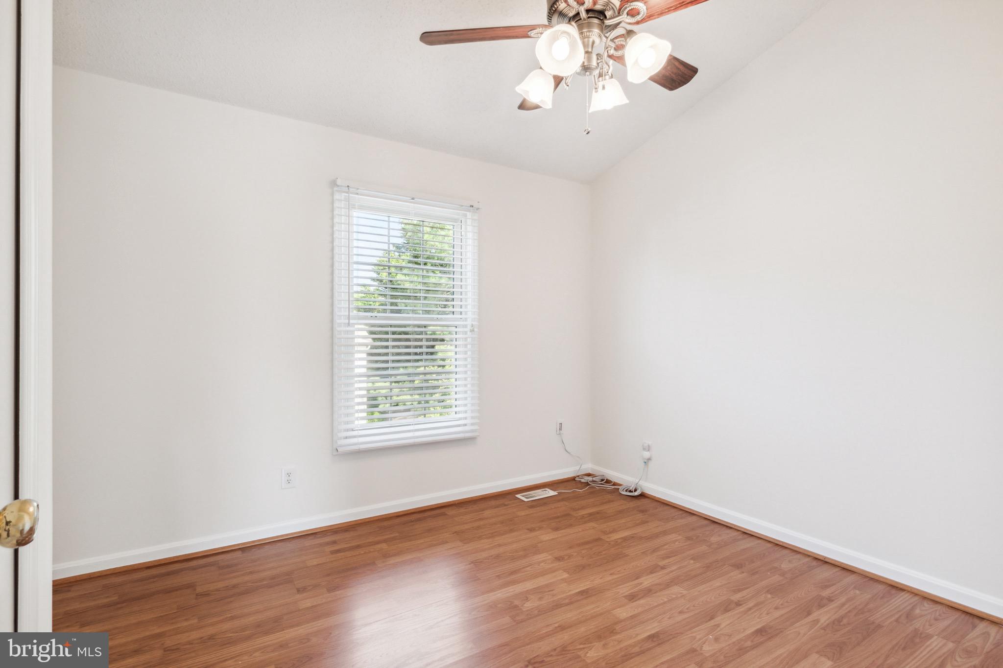 ENGLAND RUN - Residential