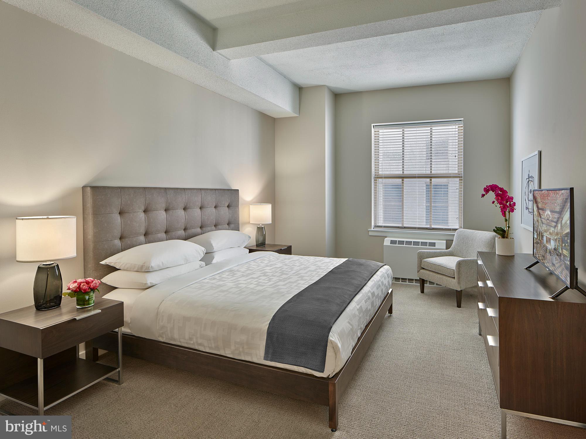 Welcome to the epitome of luxury living in the heart of Washington Square, The Franklin Residences. Unit 912 offers 1 bedroom, 1 bathroom, 850 Square Feet, a washer/ dryer, ample closet space, a comforting open layout, and a fully equipped kitchen with stainless steel appliances. Building features include the following:
High-speed WiFi throughout public spaces, pet friendly, 24/7 on-site maintenance team, expansive windows that open, resident balcony with lounge seating, 24/7 concierge, a variety of finishes - some with stainless steel appliances, 24/7 self-service package kiosk, individual heating and A/C units, sound walls, valet dry cleaning, dining areas, door service, fun resident events, pre-wired for Comcast internet/cable, personal washers and dryer in residence, 10-foot ceilings, 24/7 state-of-the-art fitness center, property management on site, guest apartment, electric key entry, 24-hour valet underground garage parking available directly in the building priced at: $370/mo.
The Franklin Residences offers short-term rentals, long-term rentals, furnished and unfurnished units.
Immerse yourself in the rich history and cultural charm of Philadelphia, with iconic landmarks such as Independence Hall and the Liberty Bell just moments away. We are also home to some of Philadelphia's finest restaurants, shops, and spas including DiBruno Bros., Passero’s Coffee Roasters, Body + Beauty Lab, High Street Philly, and Pure Barre. Schedule your private tour today!