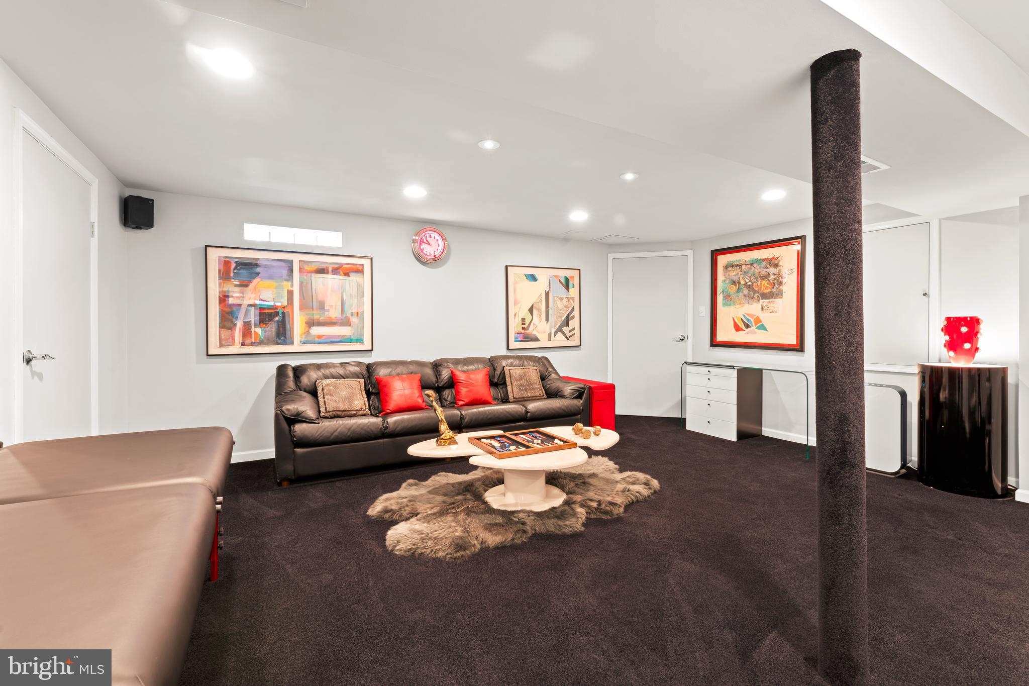 HUNTINGDON VALLEY - Residential