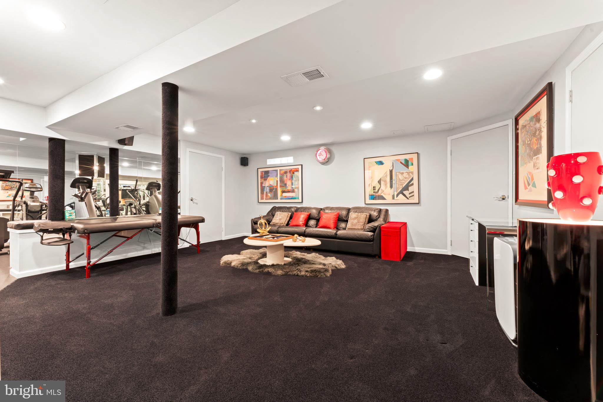 HUNTINGDON VALLEY - Residential