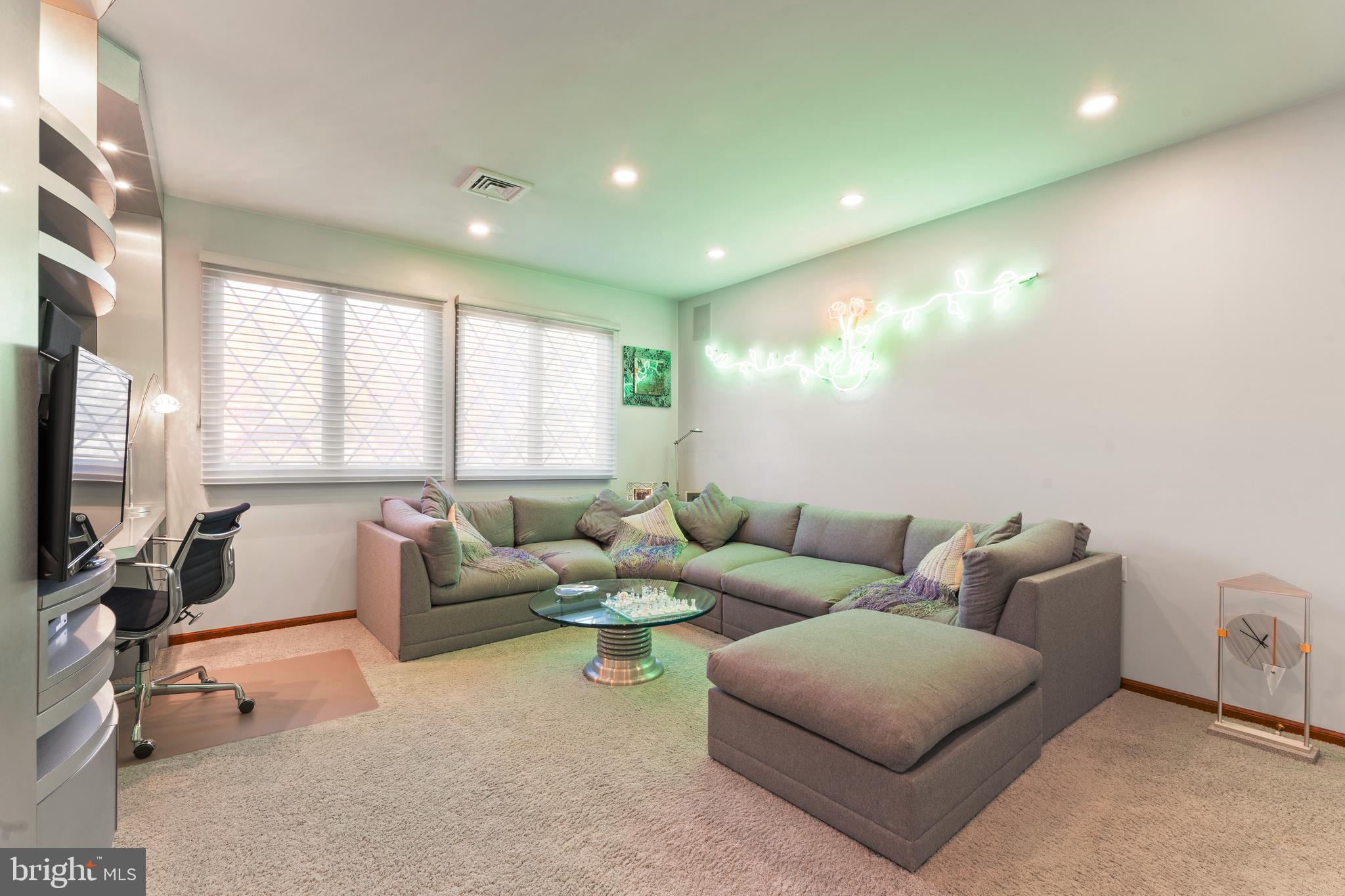 HUNTINGDON VALLEY - Residential