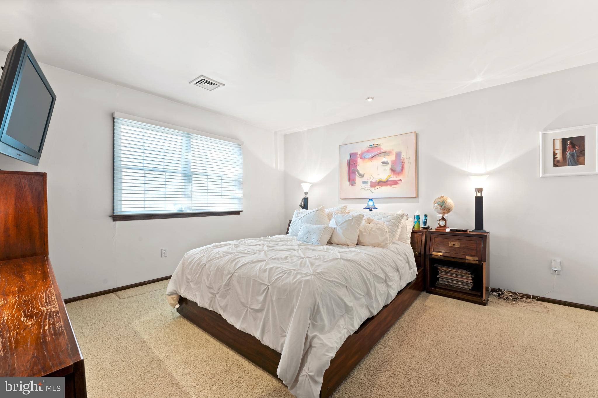 HUNTINGDON VALLEY - Residential