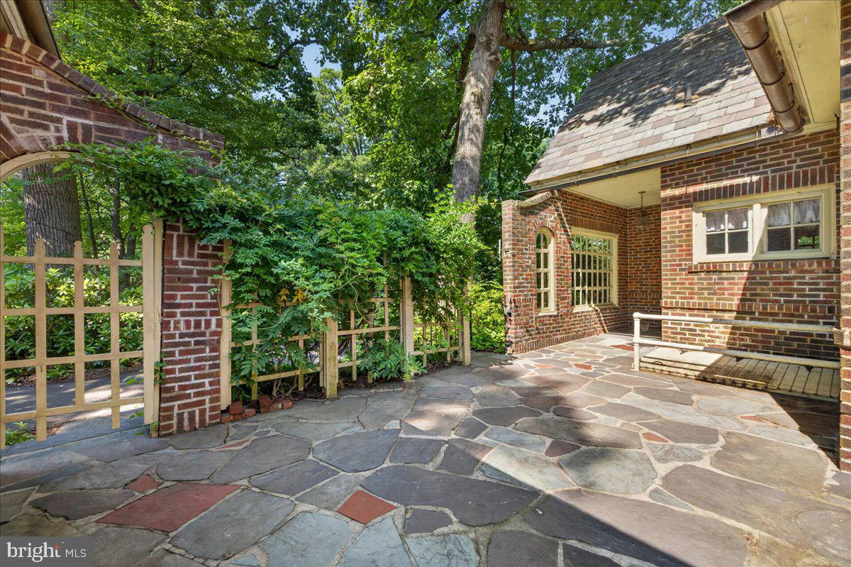 17 WOODLAND DRIVE