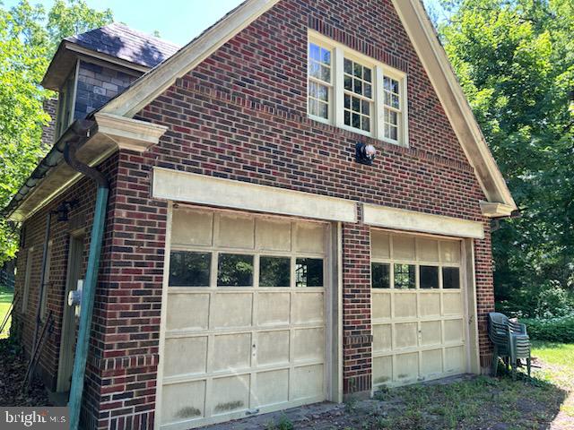 17 WOODLAND DRIVE