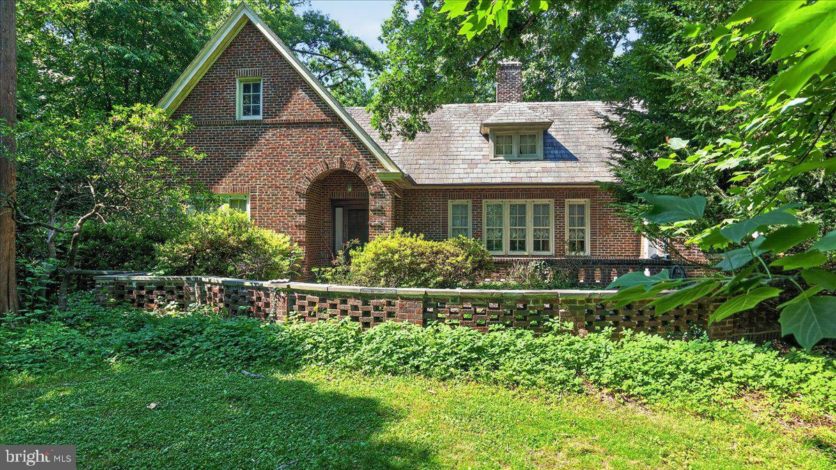 17 WOODLAND DRIVE