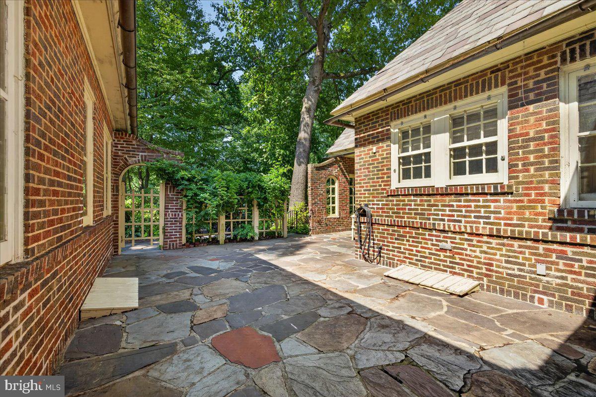 17 WOODLAND DRIVE