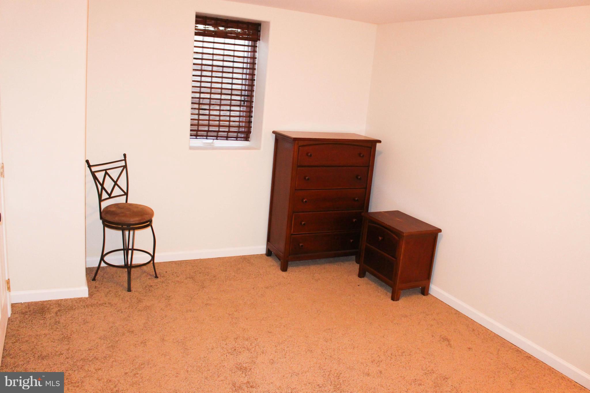 ROUND HILL - Residential