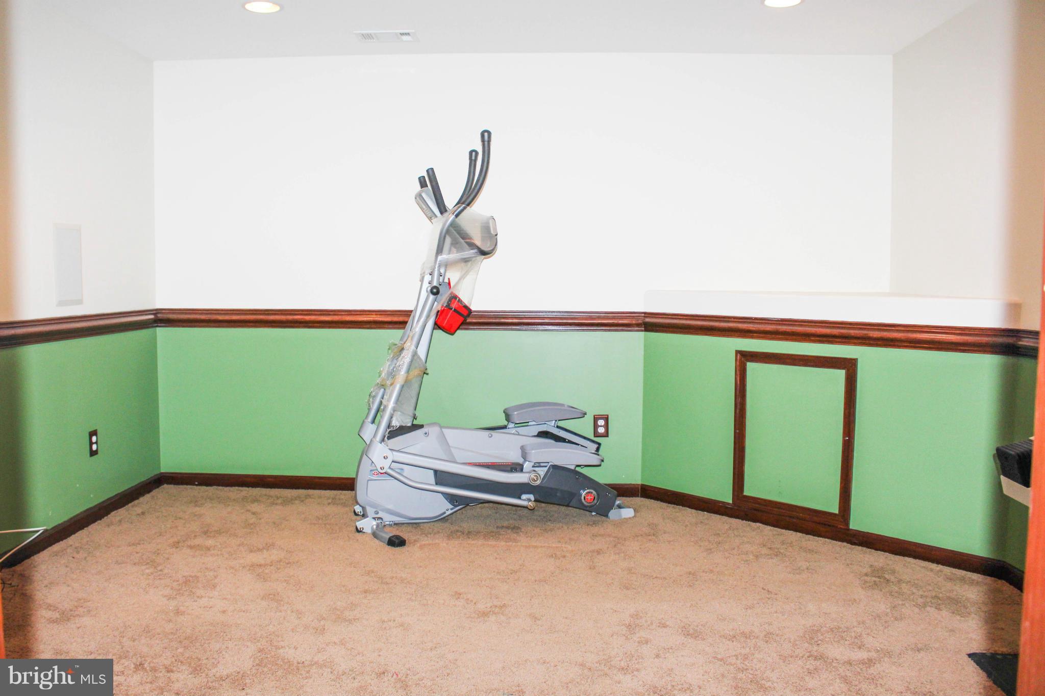 ROUND HILL - Residential