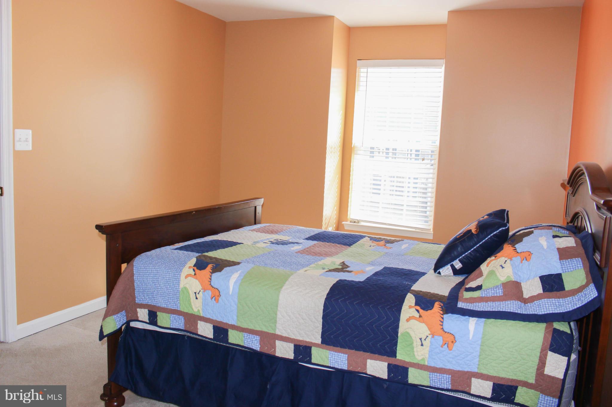 ROUND HILL - Residential