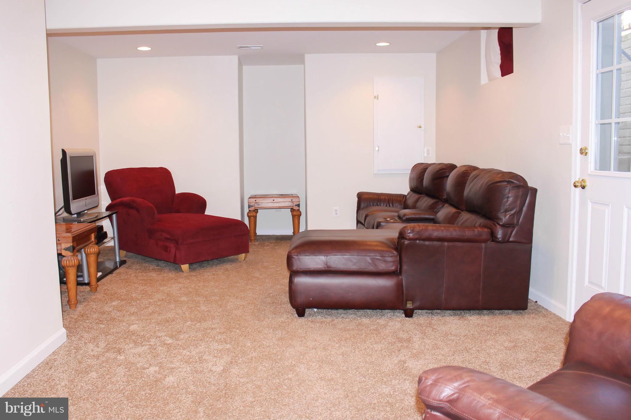 ROUND HILL - Residential