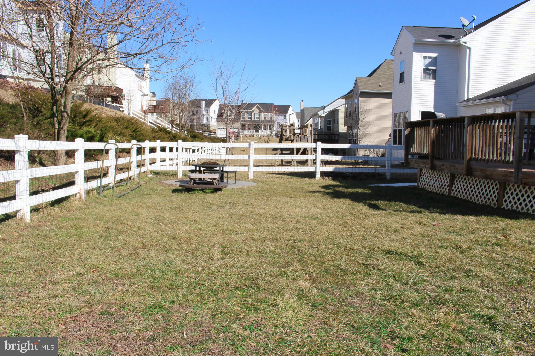 ROUND HILL - Residential