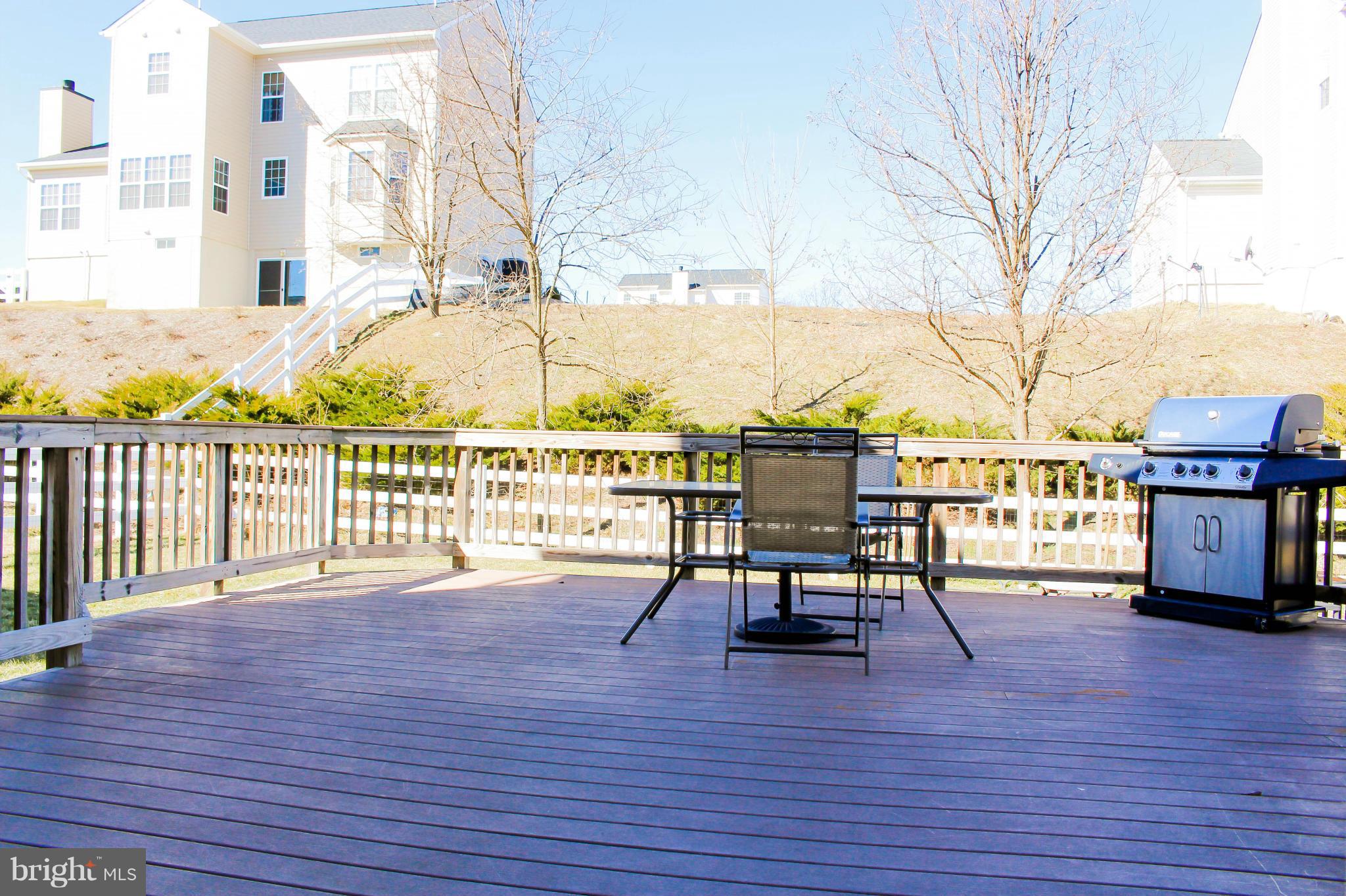 ROUND HILL - Residential