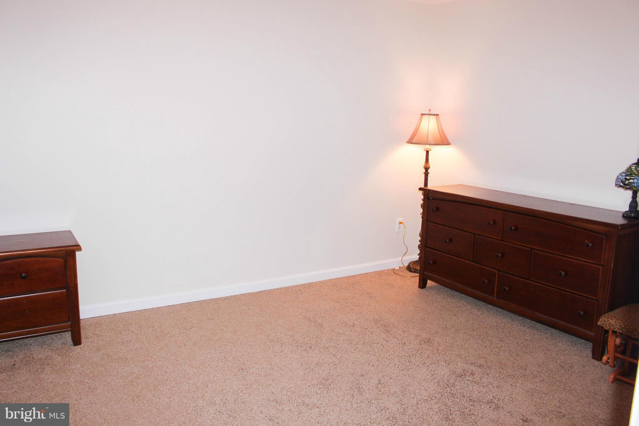 ROUND HILL - Residential