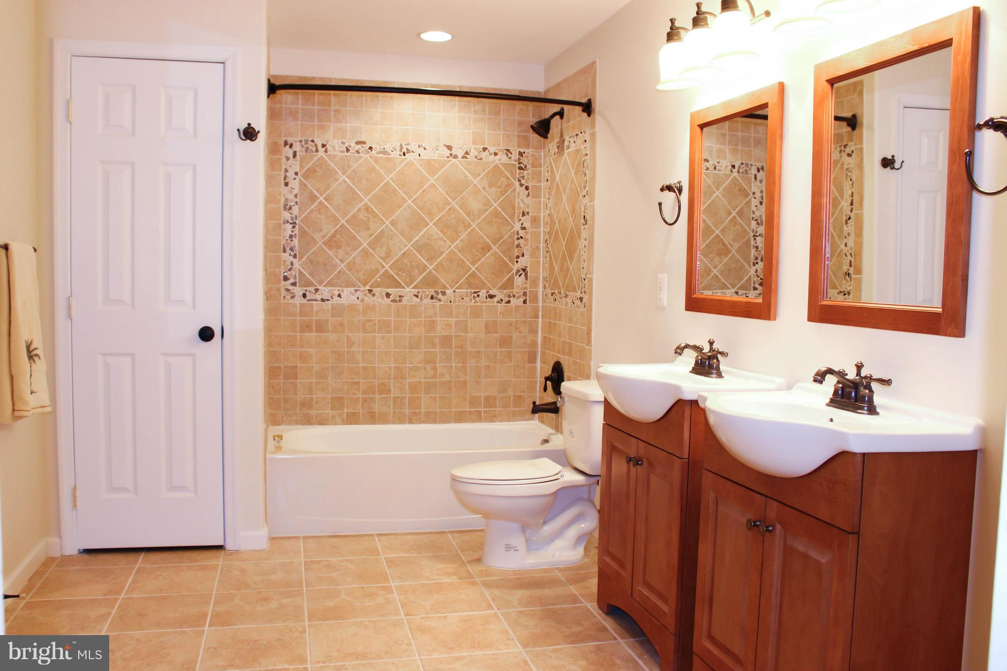 ROUND HILL - Residential