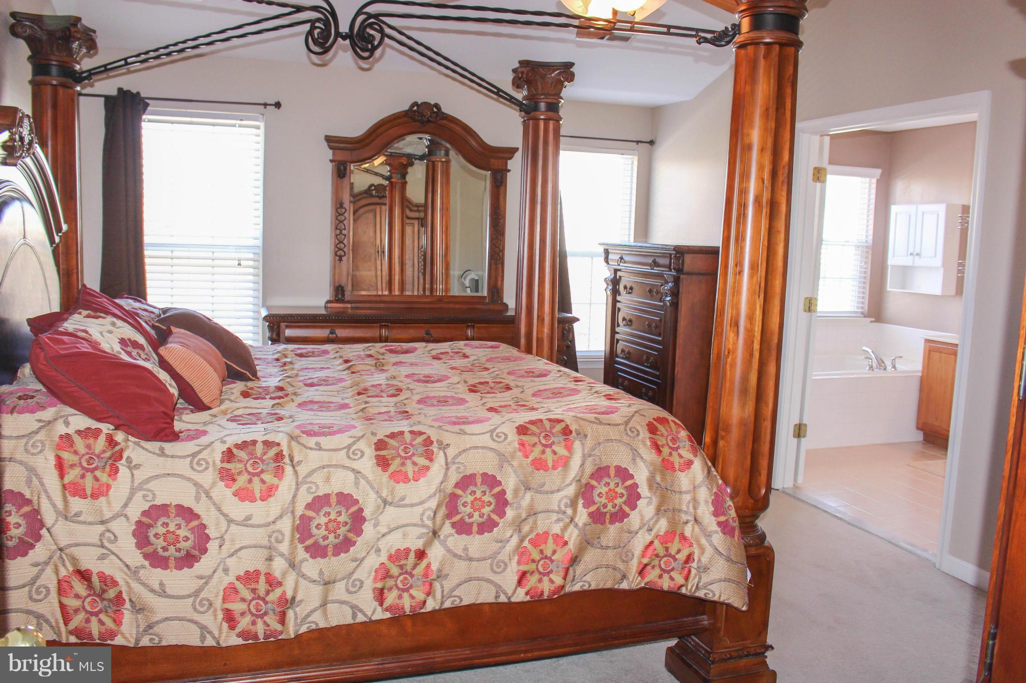 ROUND HILL - Residential