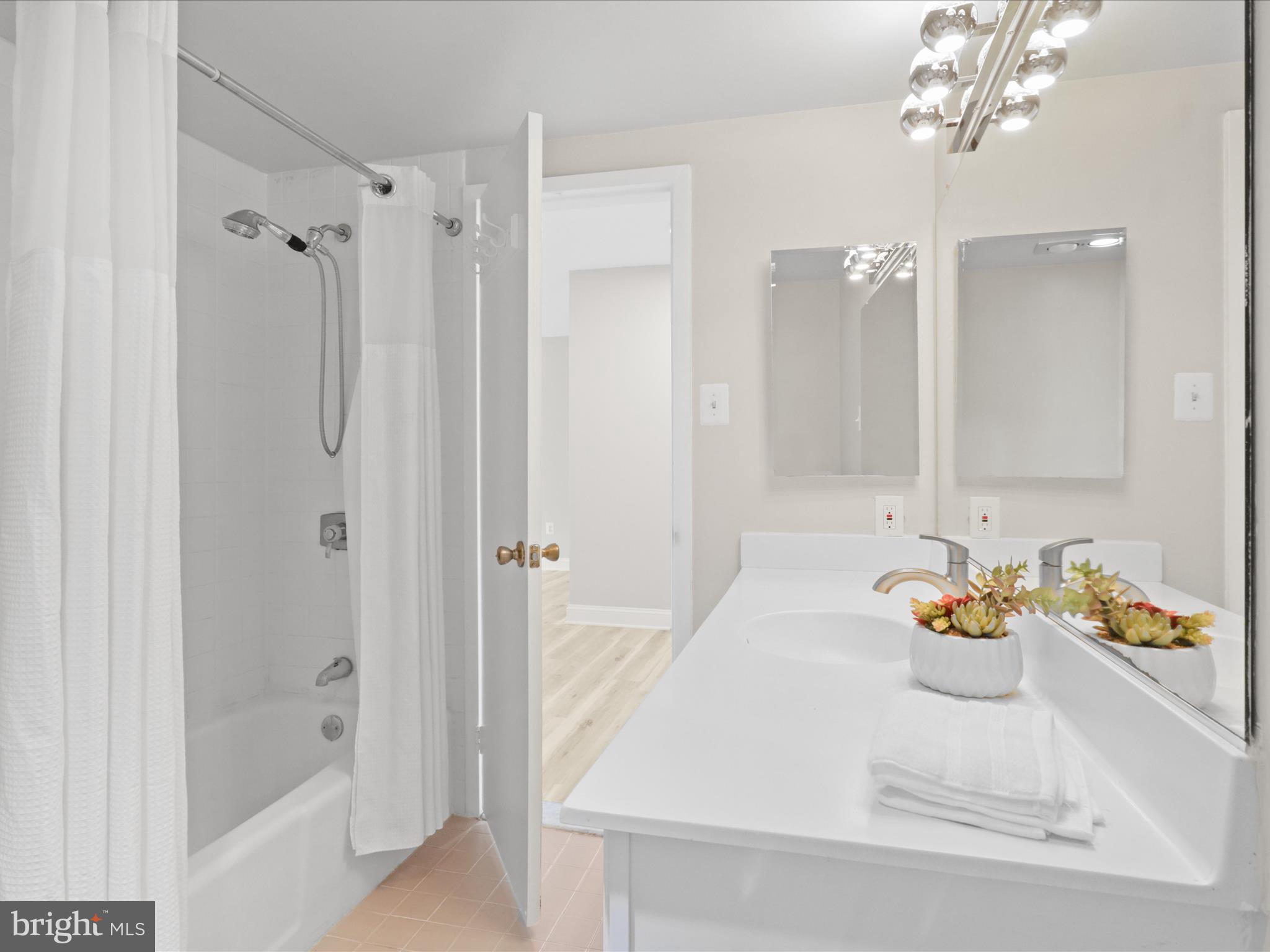 SKYLINE PLAZA - Residential