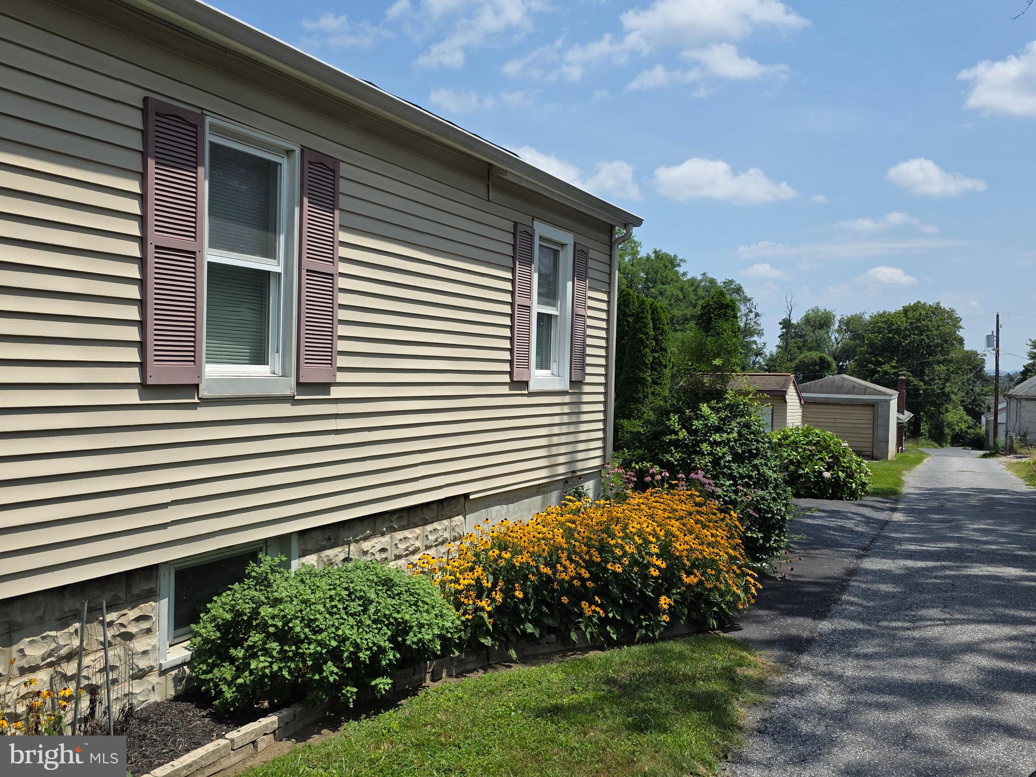 1 E LOCUST STREET