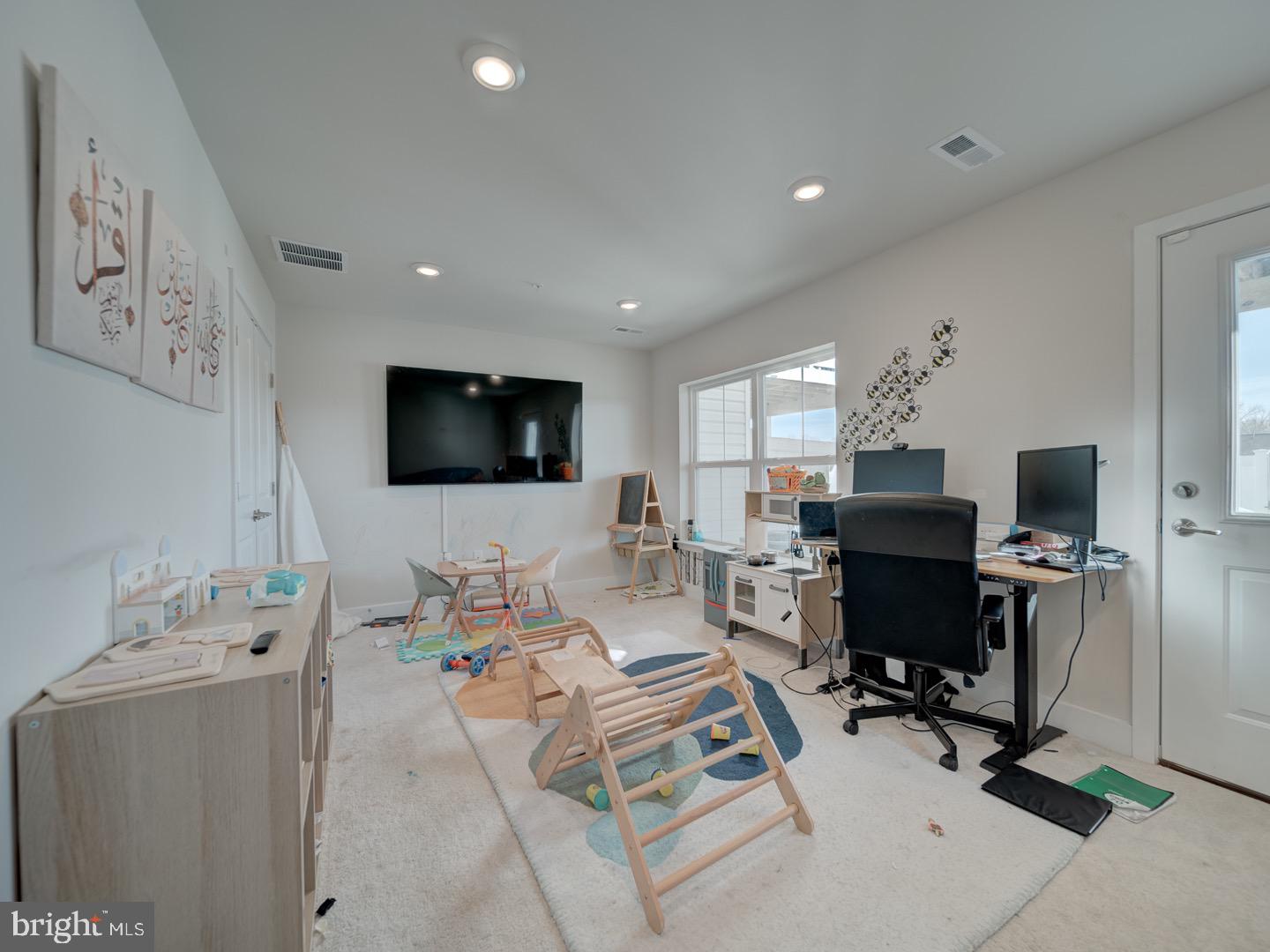 STONEHAVEN - Residential Lease