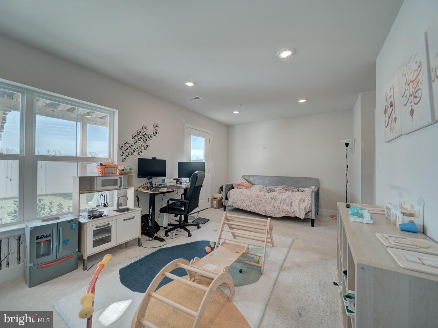 STONEHAVEN - Residential Lease