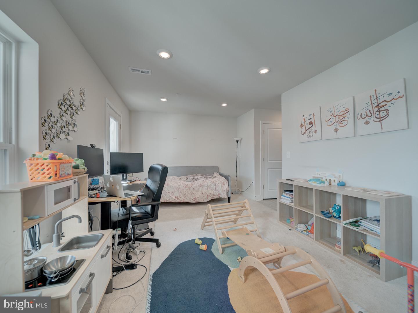 STONEHAVEN - Residential Lease