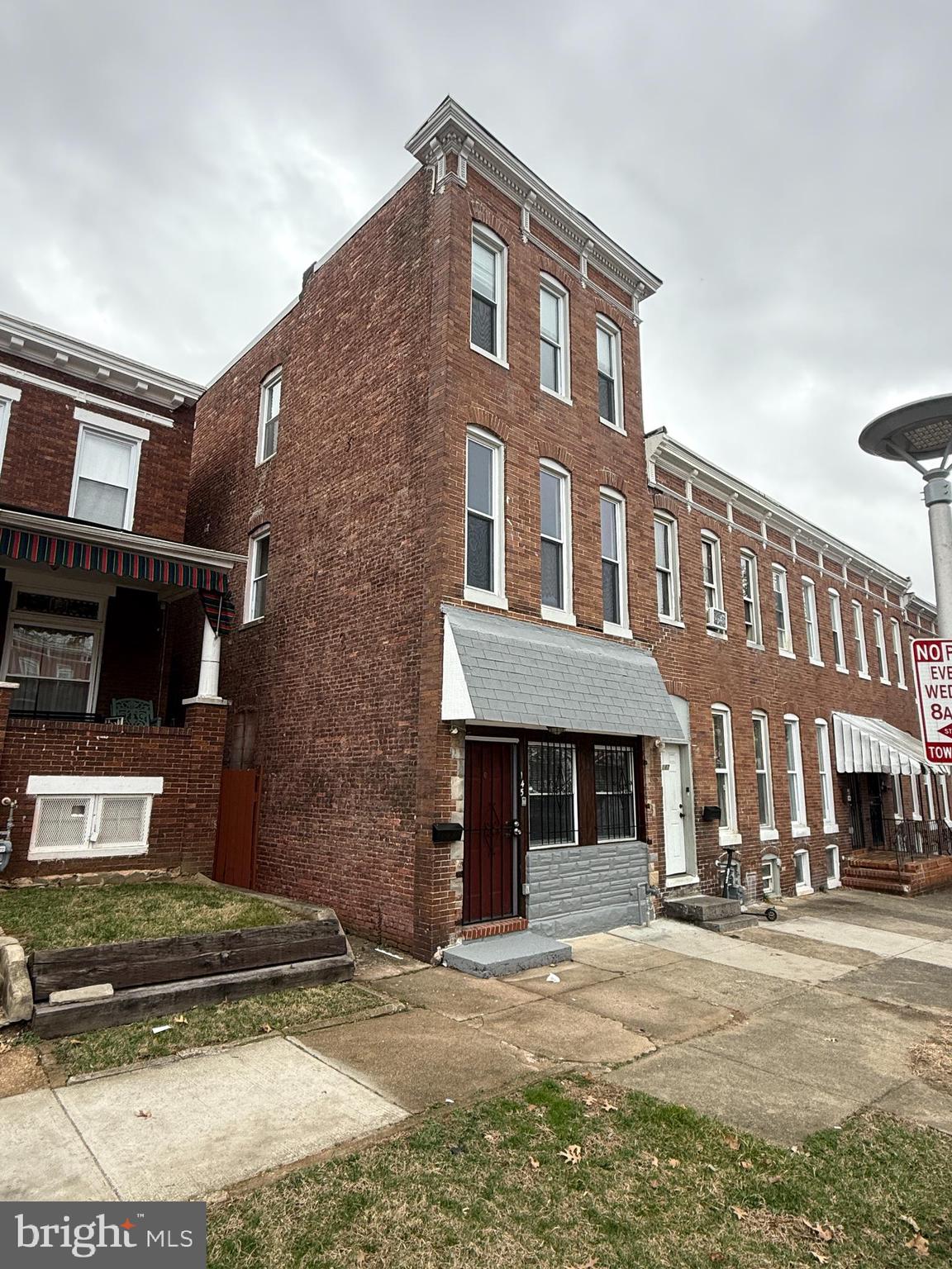 3.5 levels, 4 Spacious Bedrooms. 2.5 Tasteful Bathrooms – fully updated with modern finishes. Partially Finished Walk-Up Basement – Includes a convenient laundry room and ample storage. Fully Renovated – Move-in ready with high-quality updates.
Great opportunity to own a beautiful Federal Style townhouse in Baltimore/Irvington completely remodeled.
Buyers contact Jeff Underwood, UNcommon Homes.