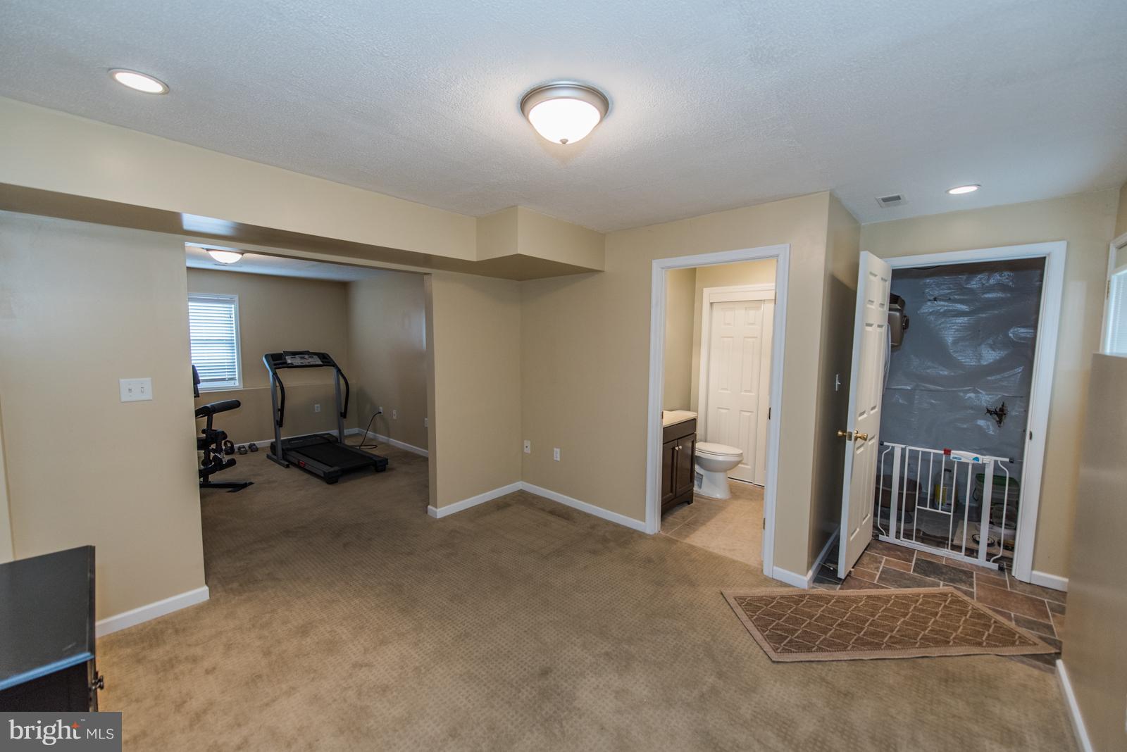 MIDDLE CREEK MANOR - Residential