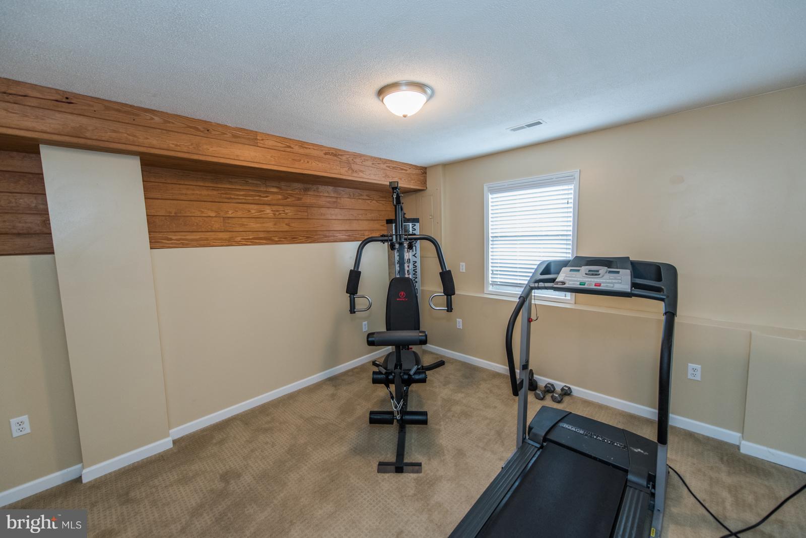 MIDDLE CREEK MANOR - Residential