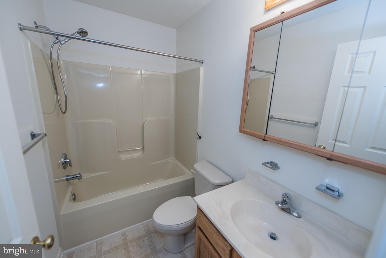 MIDDLE CREEK MANOR - Residential