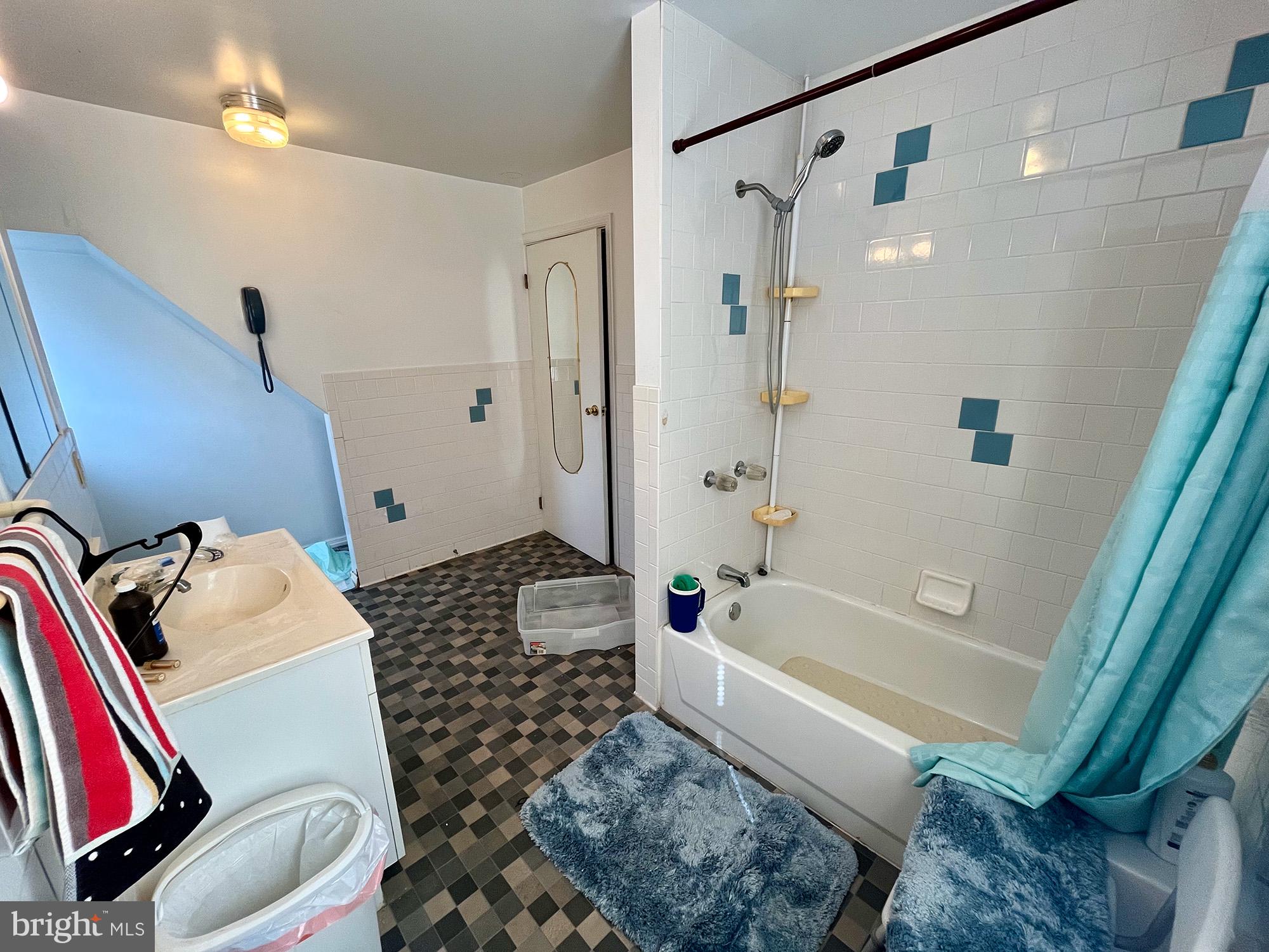 HOLLINS MARKET - Commercial Sale