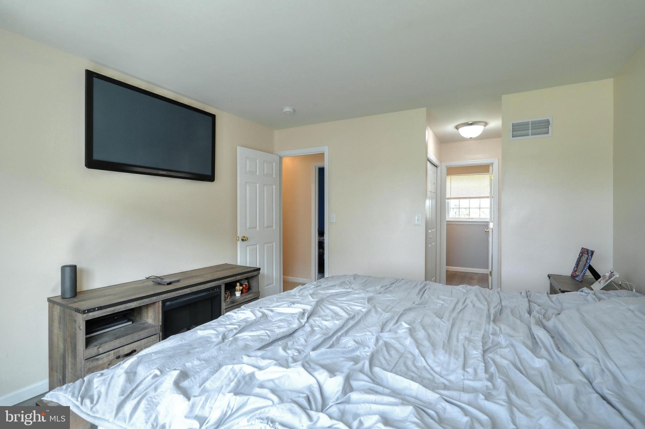 COUNTRY VIEW COURT - Residential