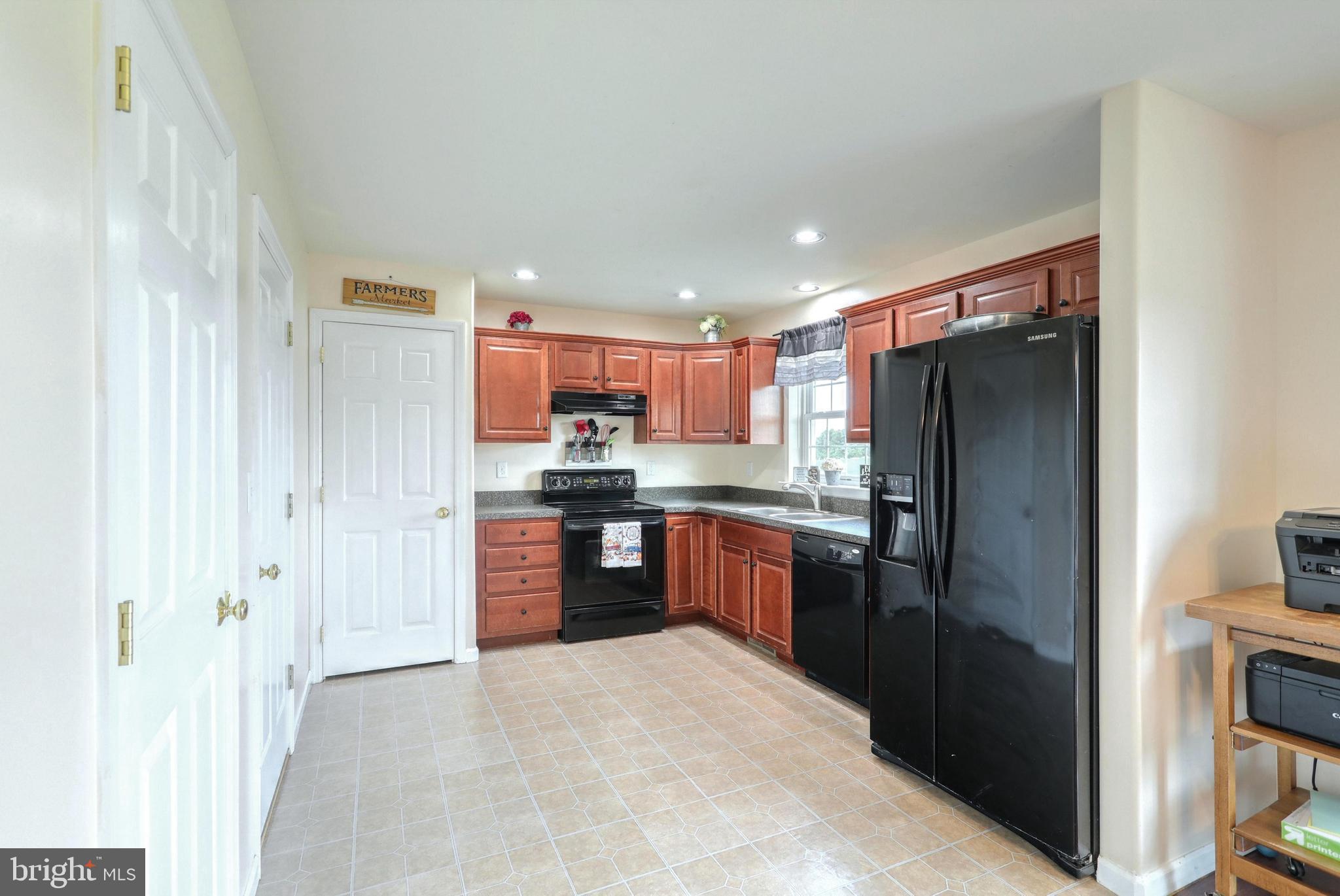 COUNTRY VIEW COURT - Residential