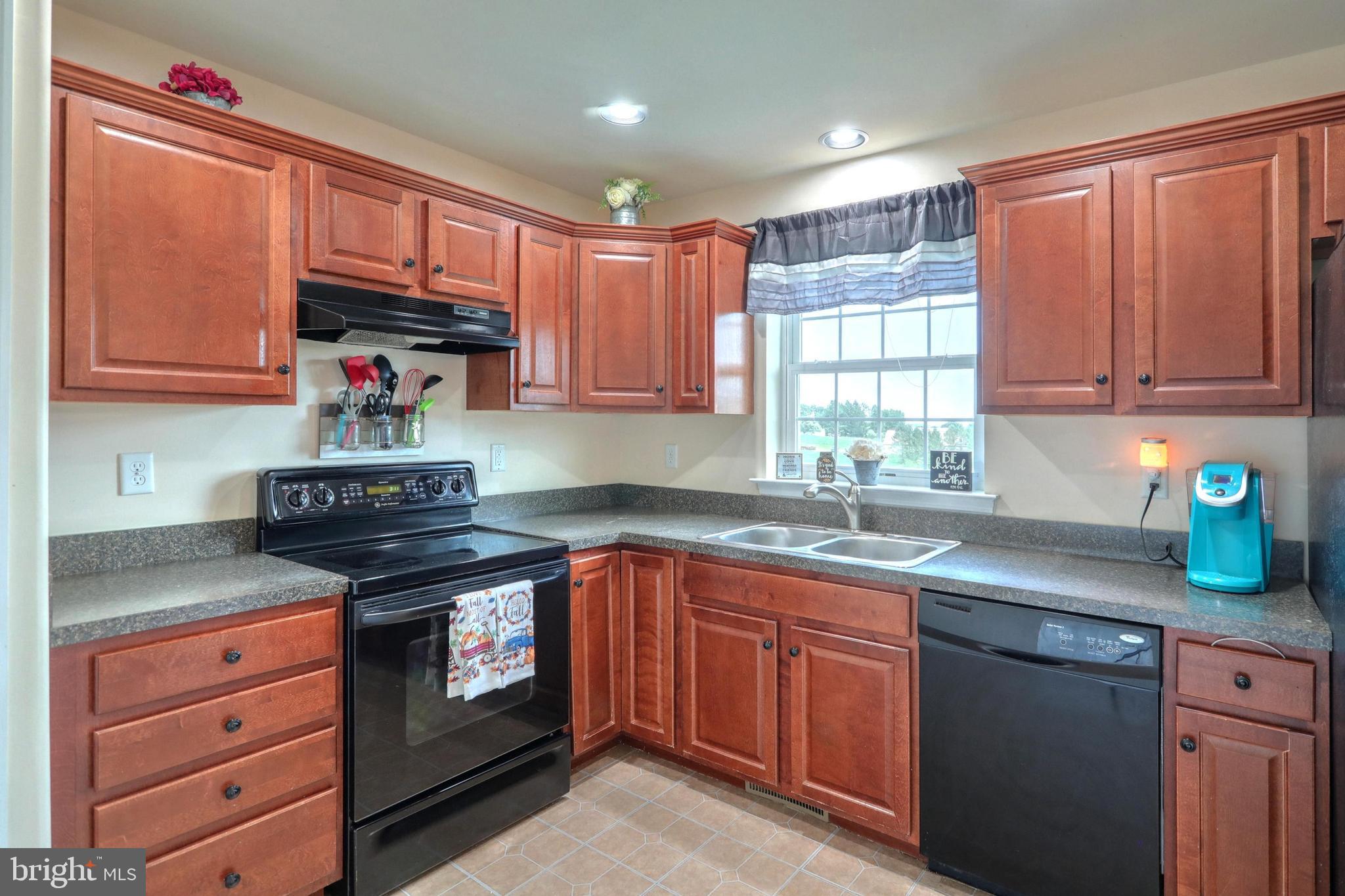 COUNTRY VIEW COURT - Residential