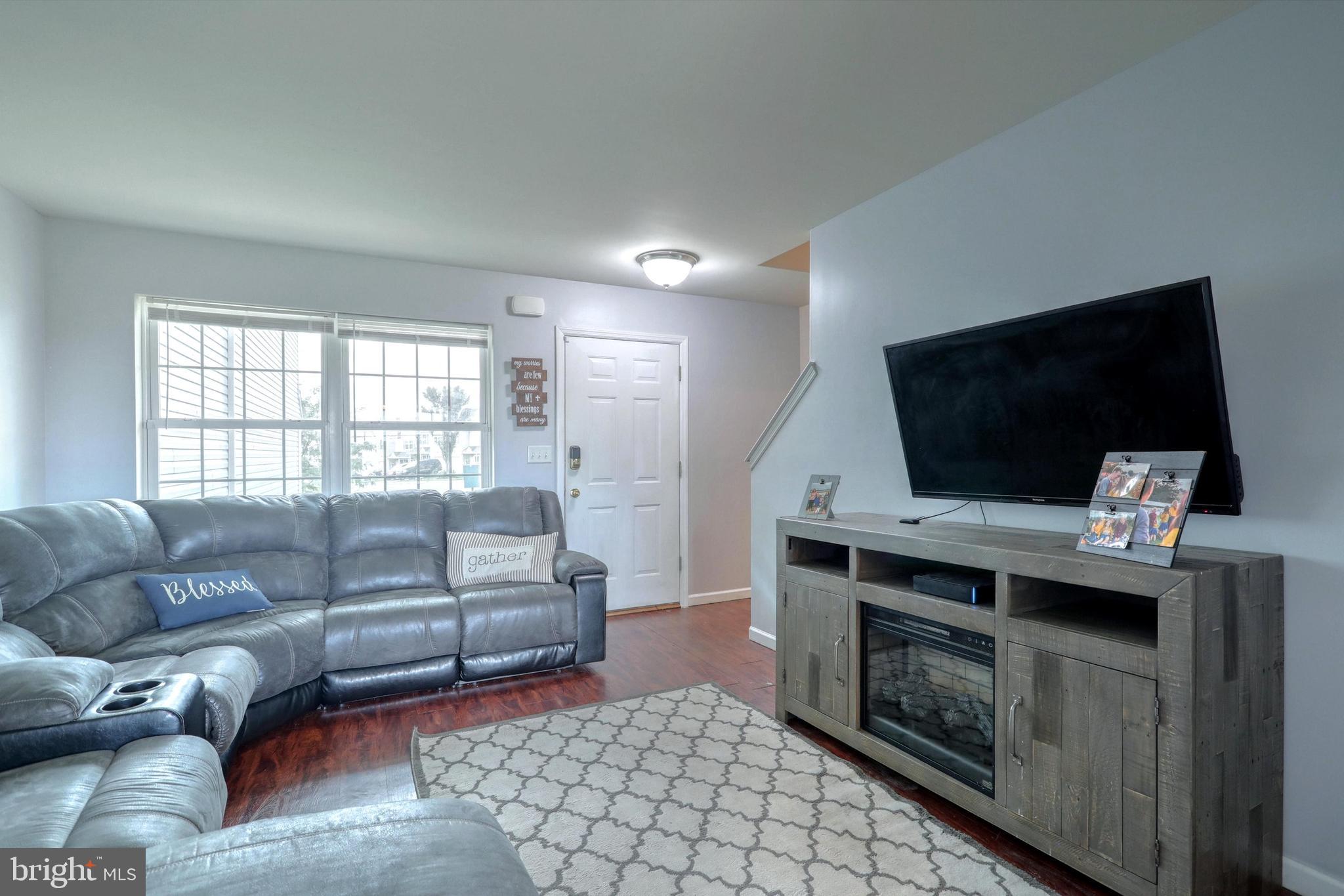 COUNTRY VIEW COURT - Residential