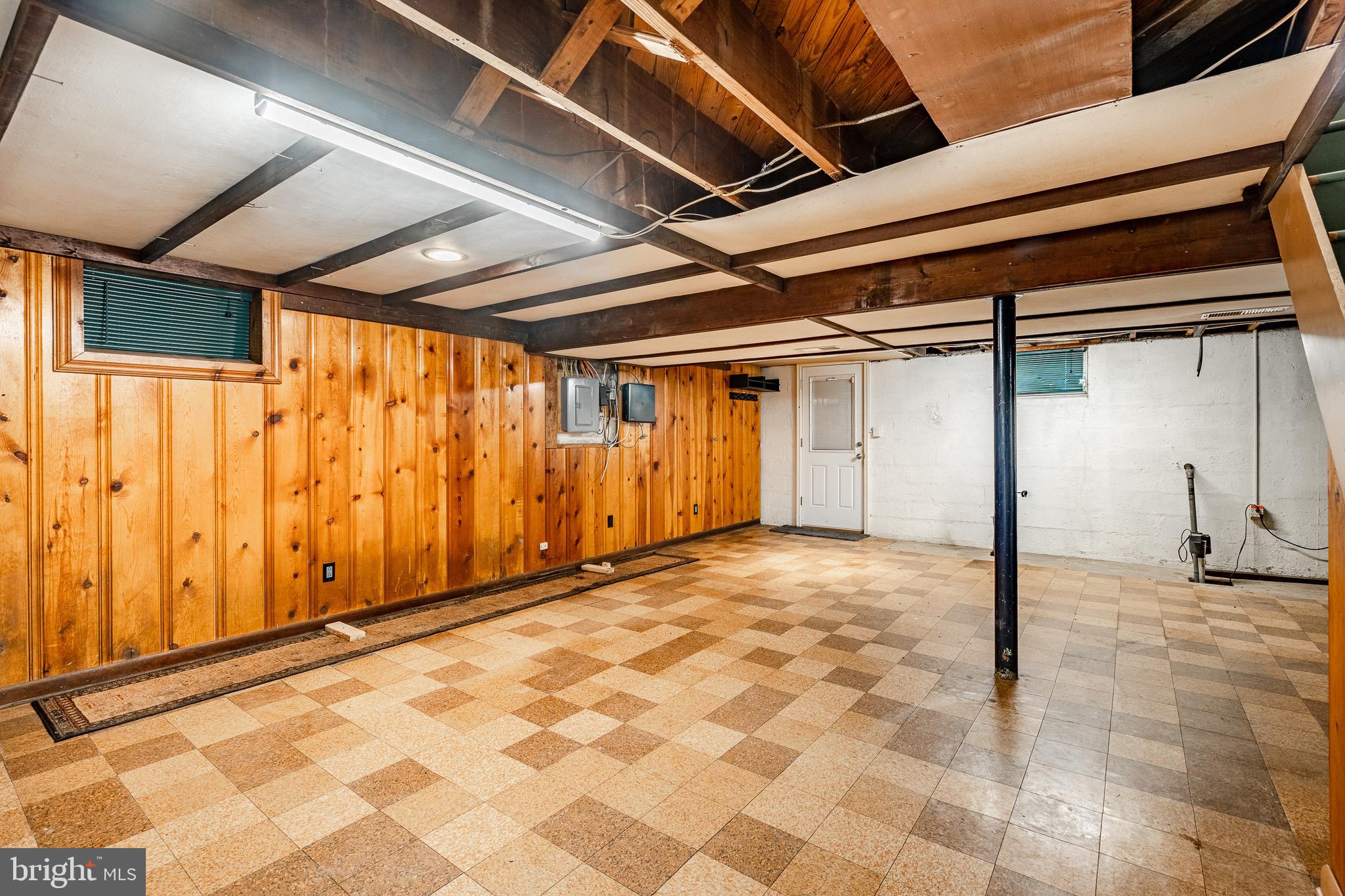 LARCHMONT SQ - Residential