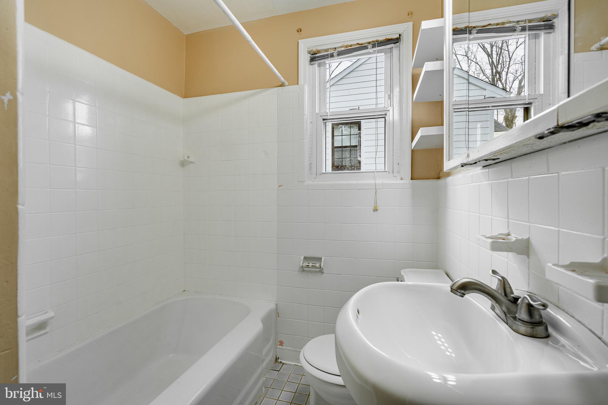 LARCHMONT SQ - Residential