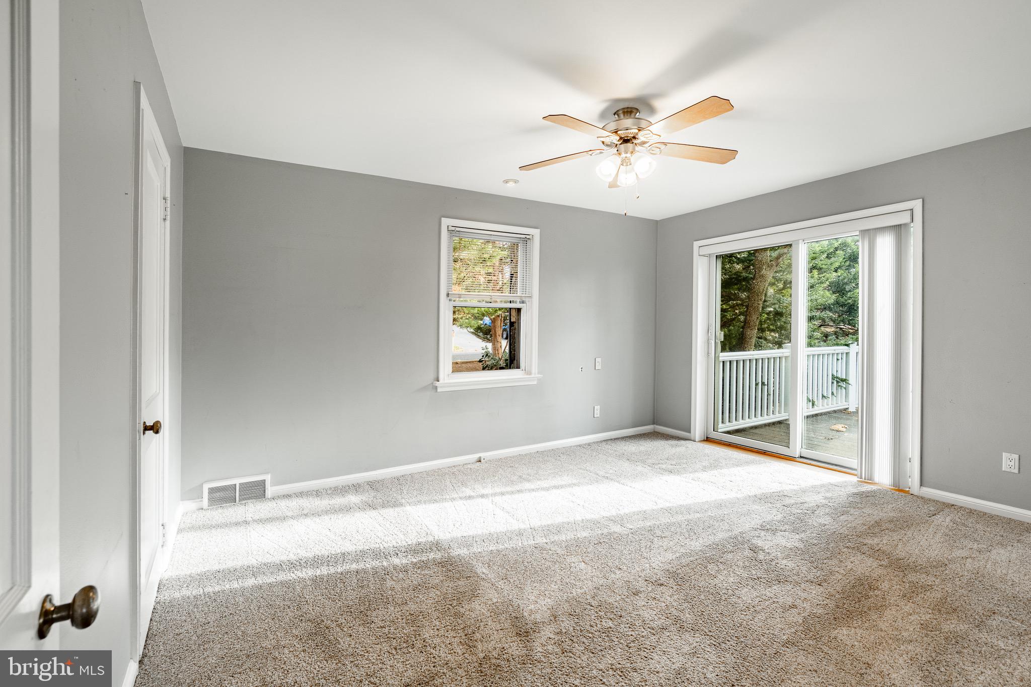 LARCHMONT SQ - Residential