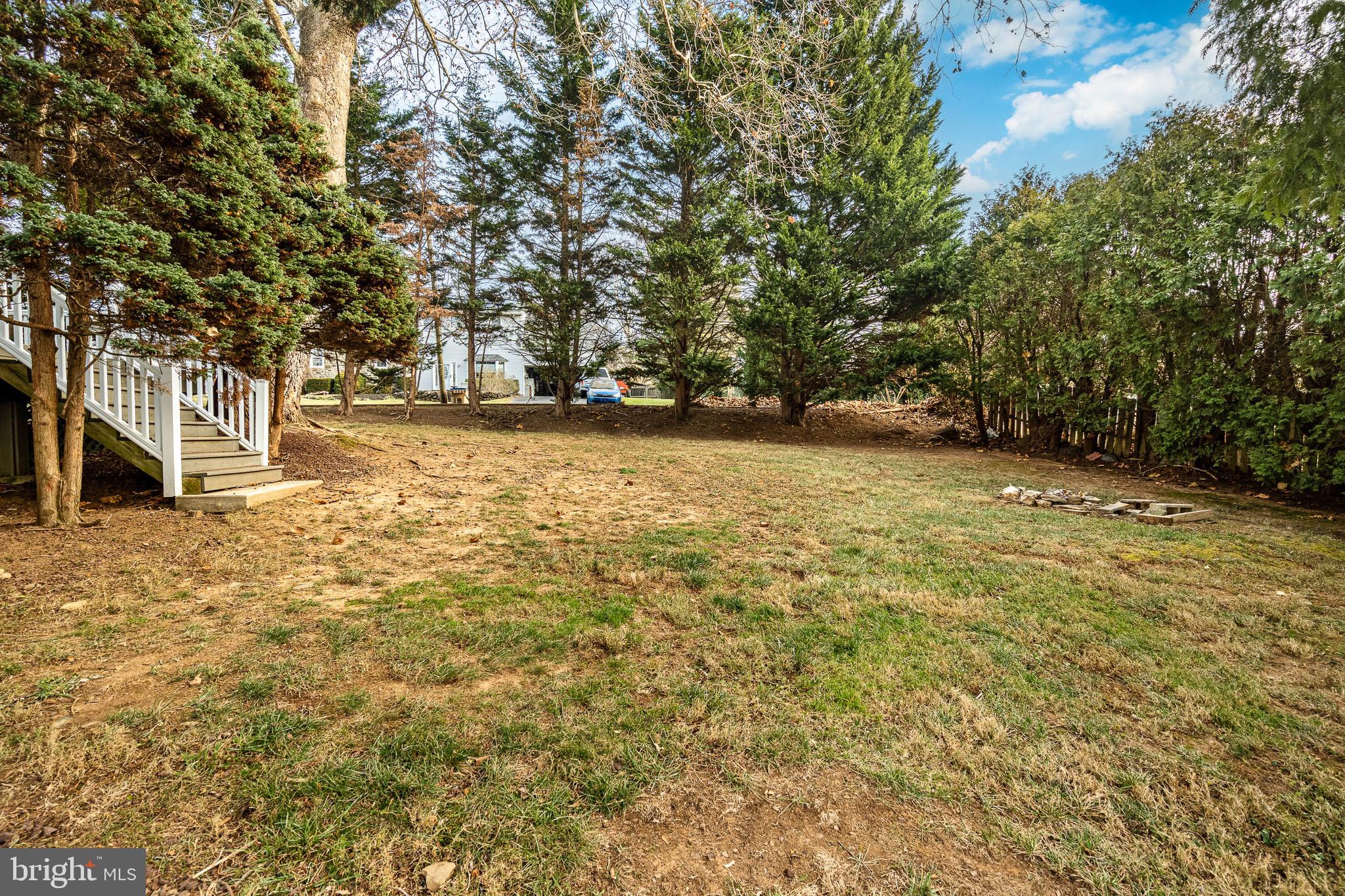 LARCHMONT SQ - Residential