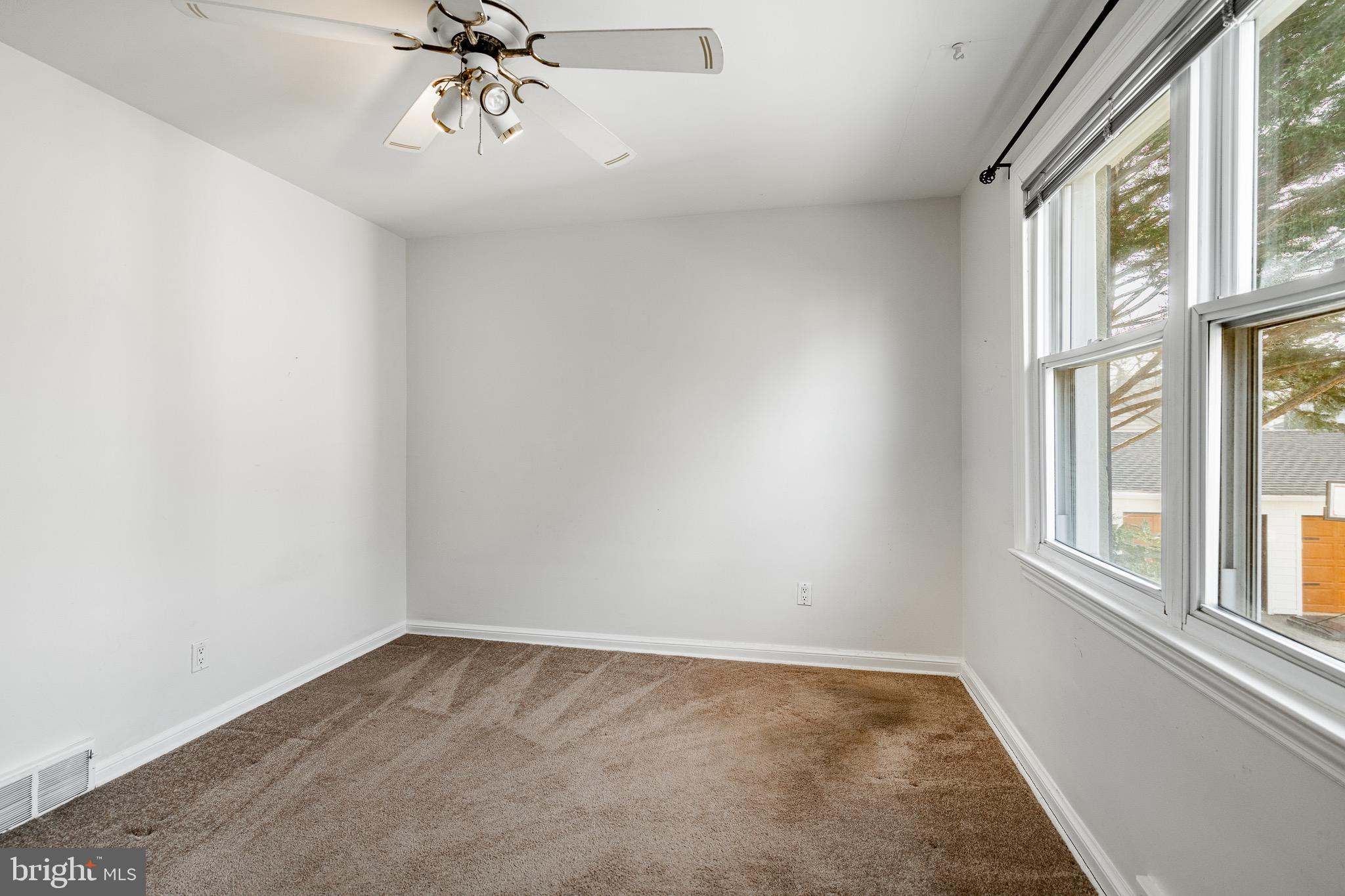 LARCHMONT SQ - Residential