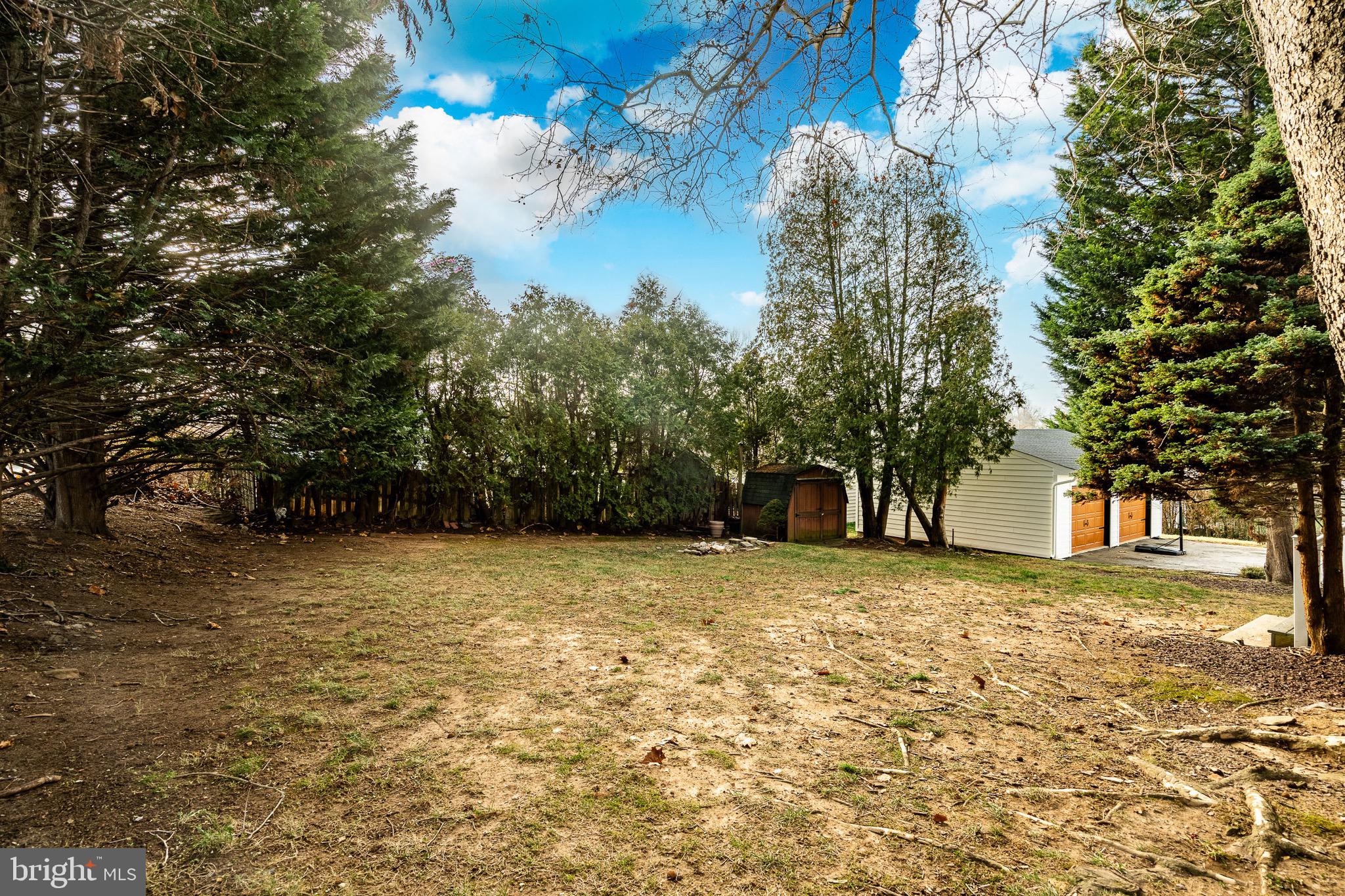 LARCHMONT SQ - Residential