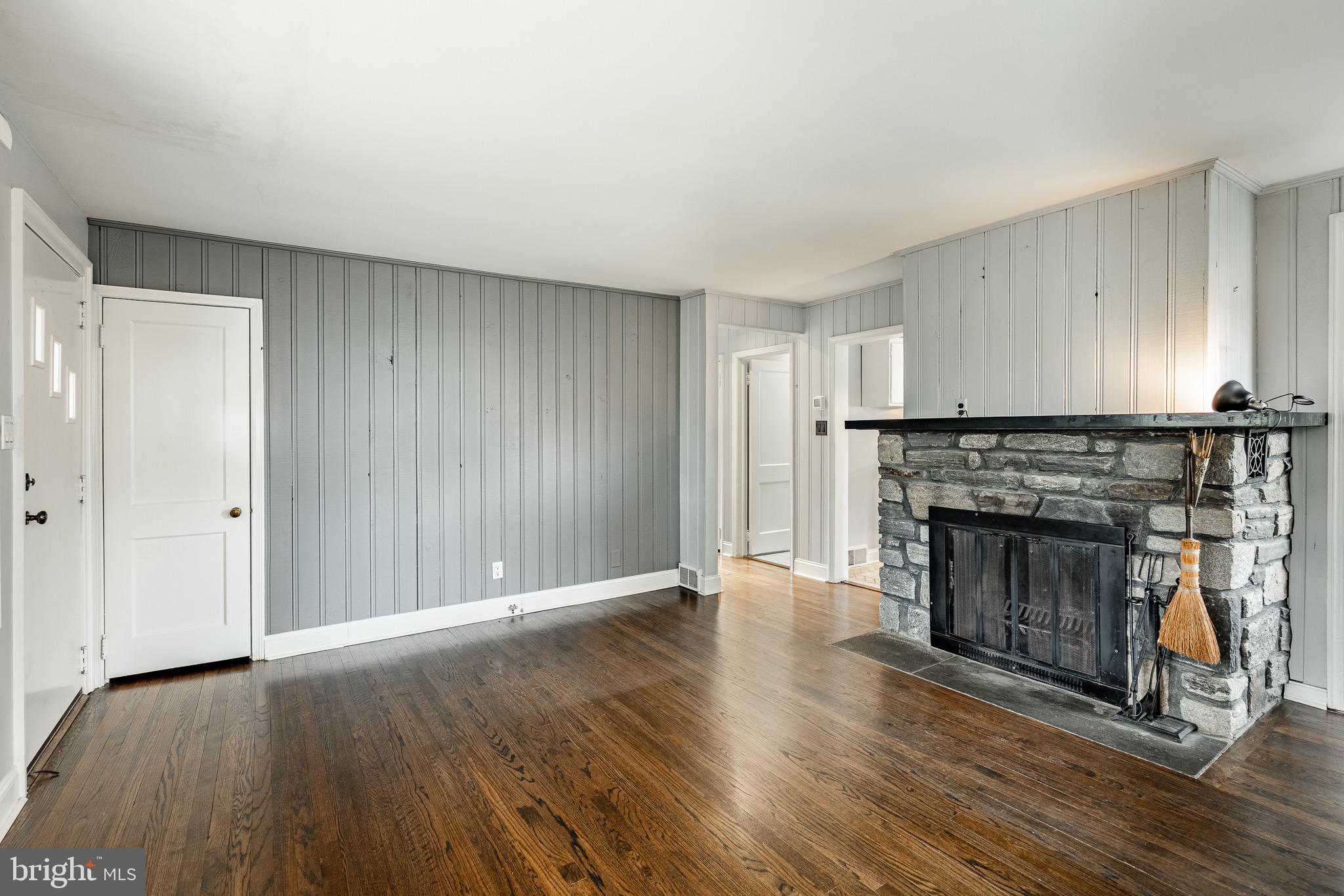 LARCHMONT SQ - Residential