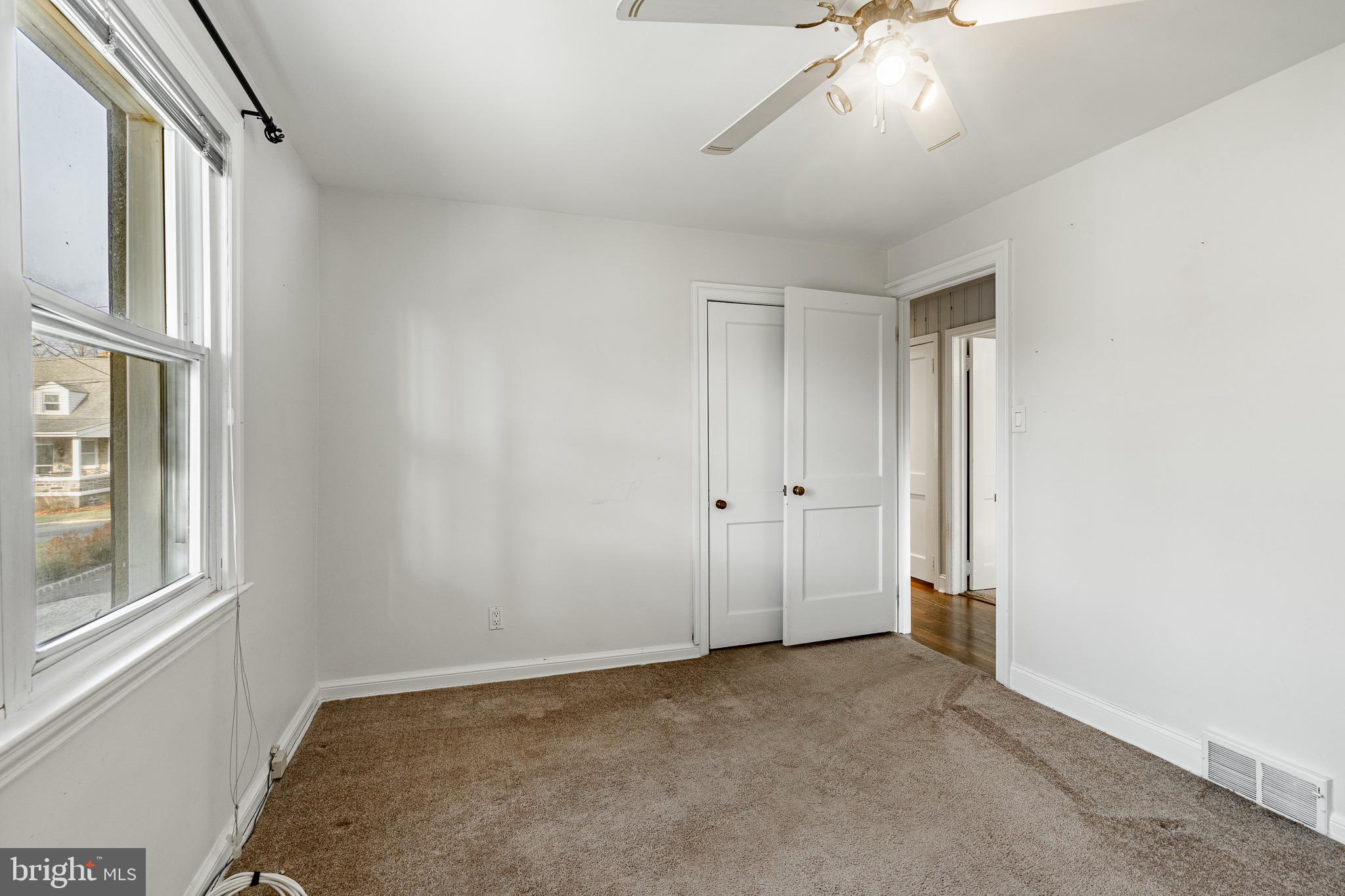 LARCHMONT SQ - Residential