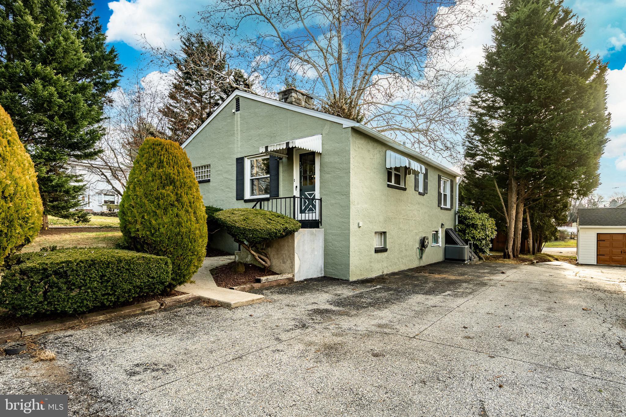 LARCHMONT SQ - Residential